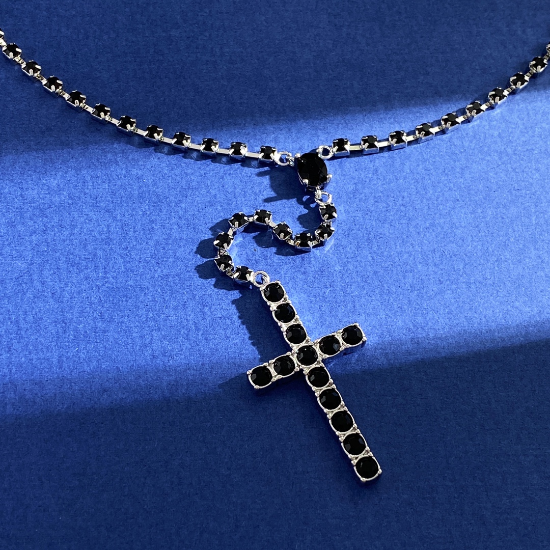 Fashion Brand DG92 P240: D&G Dougabana’s Delicate Style with Money Chains - 图片 2