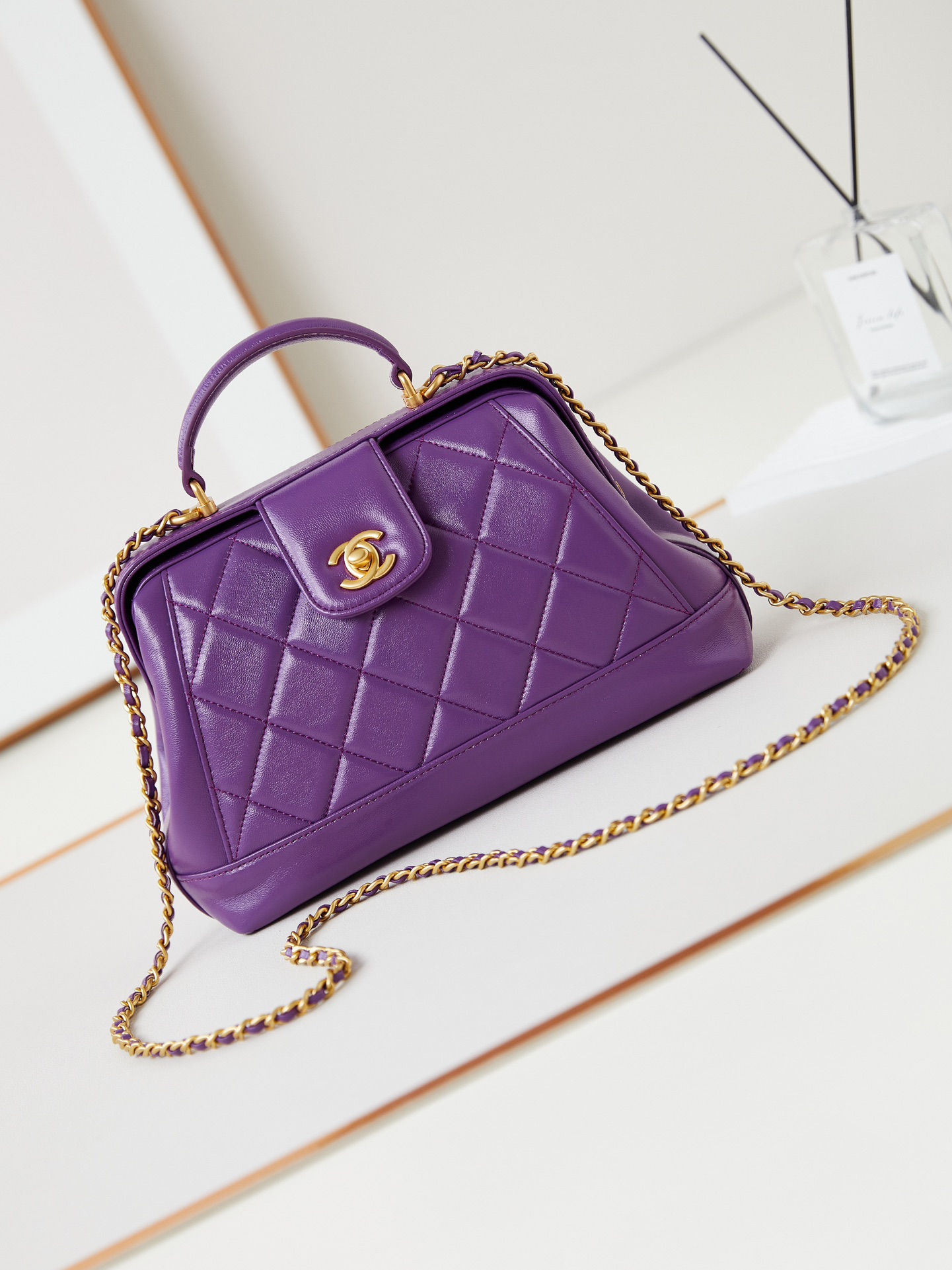 NO:182689,Genuine grade 24A manual visit series Doctor bag The real thing is super beautiful Oil wax leather with metal chain Classic diamond design Retro and fashionable Show noble and elegant One I like very much Model number AS4959 Size 16-23.5-8 Packaging, CHANEL, chanel19860909正品级 24A 手工访系列 医生包 实物超级美 油蜡皮配金属链条 经典菱格设计 复古又时尚 尽显高贵优雅 非常喜欢的一款 款号AS4959 尺寸16-23.5-8 配包装,CHANEL,chanel,Bag