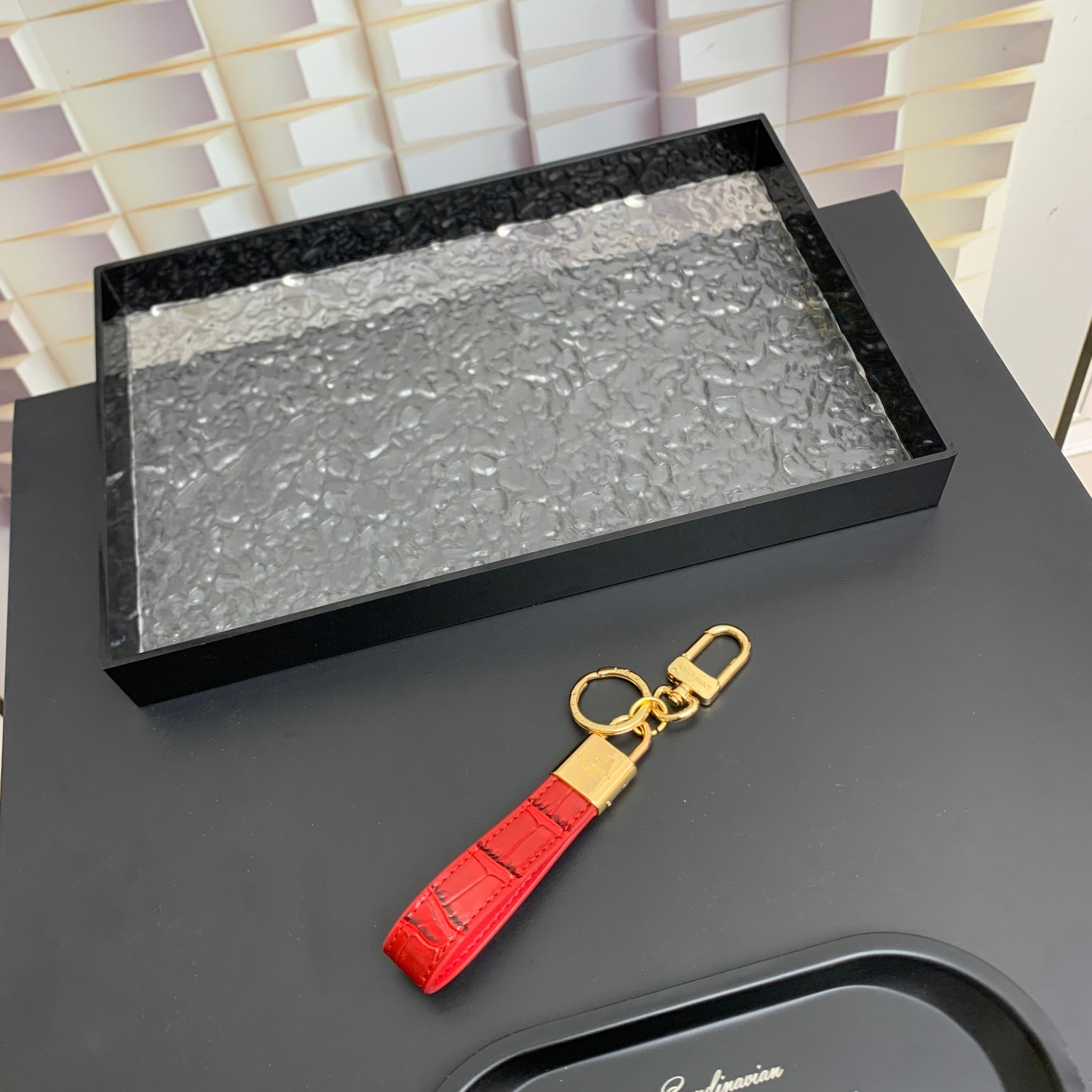 Luxury LV Lock Belt: Key Ring, Wrap, Crocodile Leather Shoes, Monolith. - 图片 2