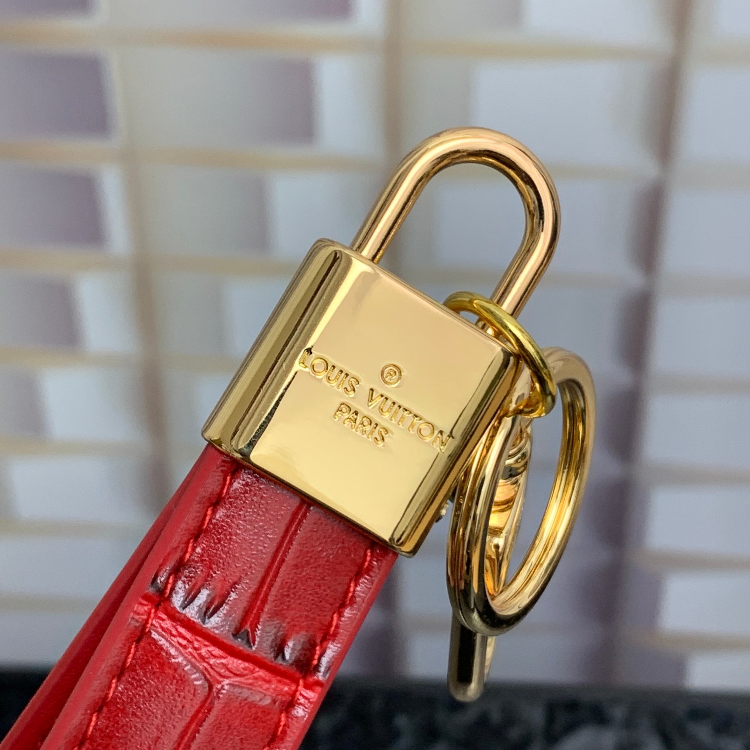 Luxury LV Lock Belt: Key Ring, Wrap, Crocodile Leather Shoes, Monolith. - 图片 5