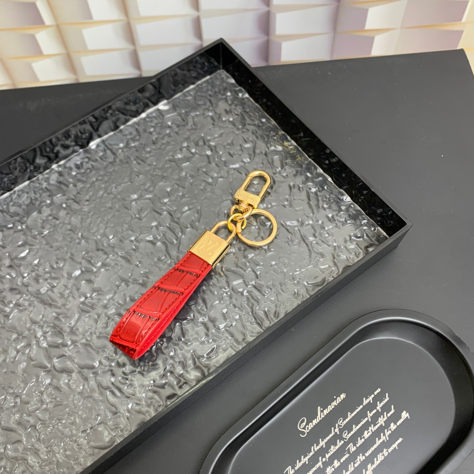 Luxury LV Lock Belt: Key Ring, Wrap, Crocodile Leather Shoes, Monolith. - 图片 8