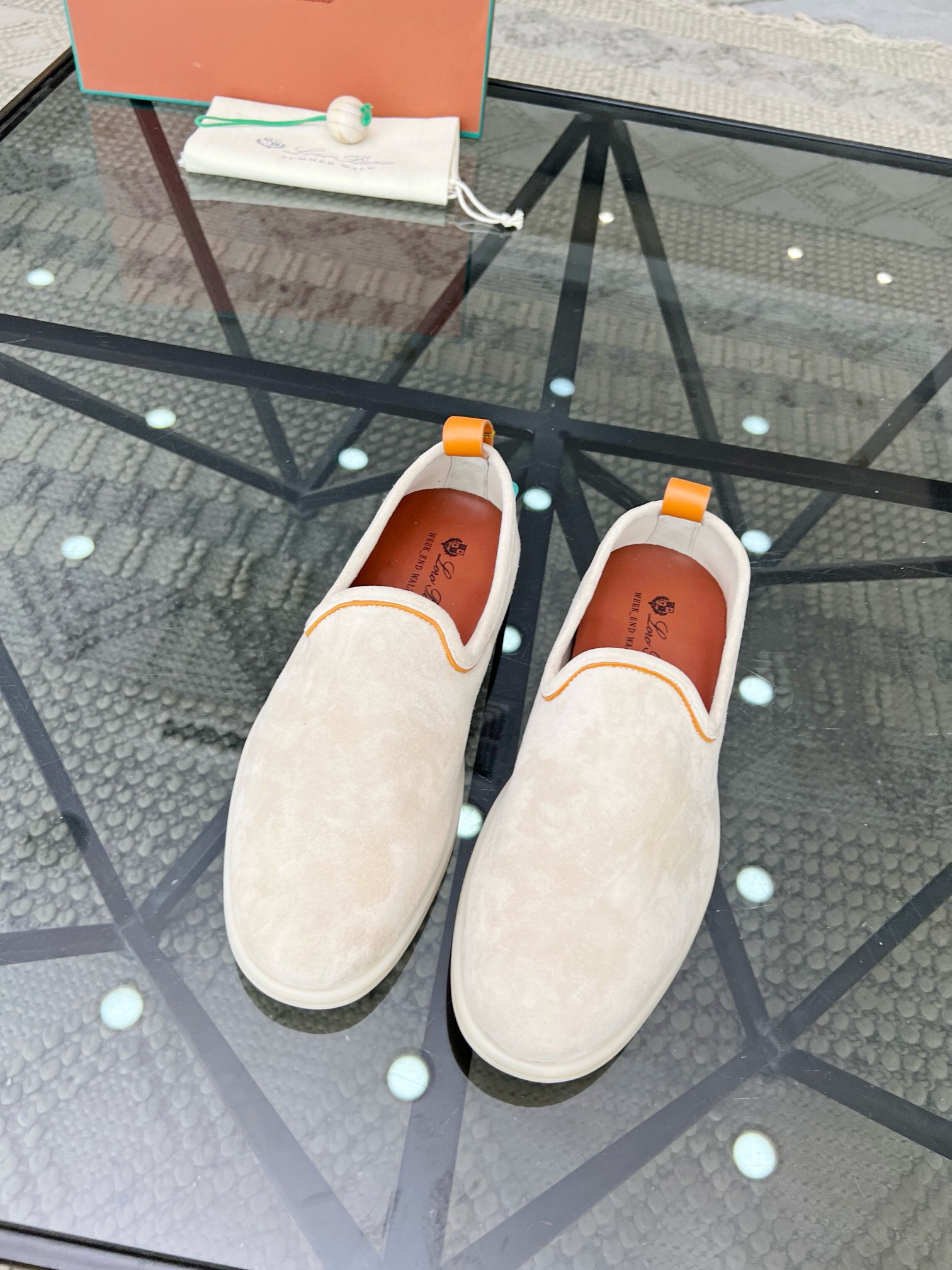 NO:217239,Brand Loro Piana color original color matching code number 38-44 customized 45.46 price Material Nouo Pianya summer hot product shipped!  LP men's casual foot shoe upper is made of calfskin, presenting a unique three-dimensional effect. The mid-layer foot is the original 1:1 replica private model. It has three-dimensional and skin-friendly feel. It is extremely comfortable to wear., LP casual shoes, loro piana, loro piana, cowhide19860909品牌Loro Piana 颜色原版配色 码数38-44定做45.46 价格 材质诺悠翩雅夏季爆款出货！LP男士 休闲套脚鞋鞋面采用小牛皮制作,呈现出别致的立体效果,中层脚掌为原版1:1复刻私模 立体感和亲肤感十足 上脚极度舒适.,LP休闲鞋,loro piana,loro piana,cowhide,Men's shoes