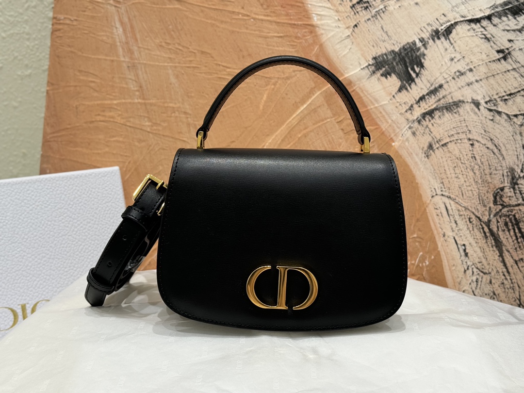 Dior Montaigne Avenue Bolsos de mano Negro Oro retro Cuero de vaca Colección invierno Vintage