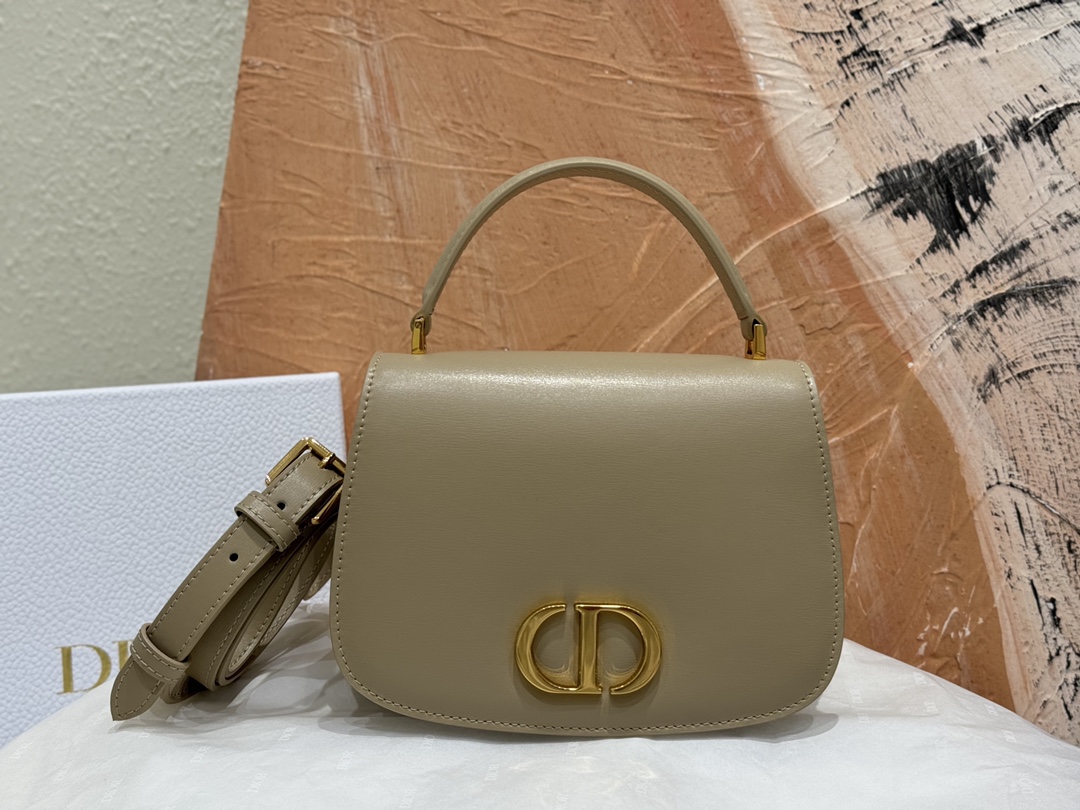 Dior Montaigne Avenue Bolsos de mano Albaricoque Oro retro Cuero de vaca Colección invierno Vintage