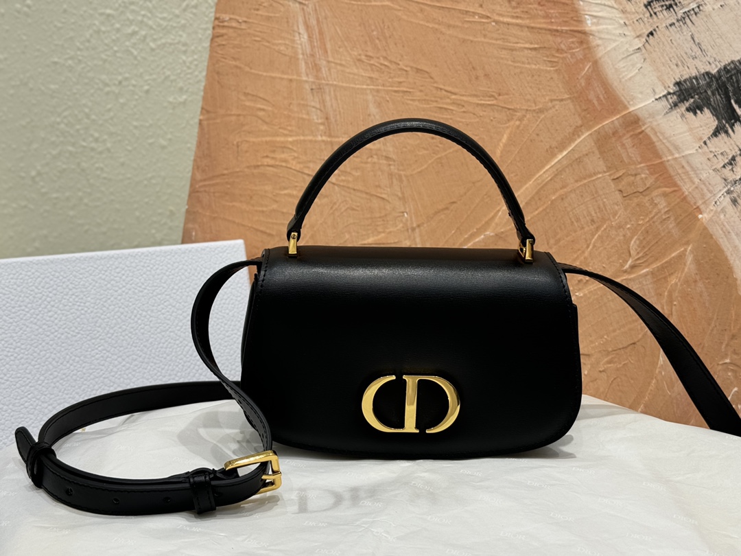 Dior Montaigne Avenue Bolsos de mano Negro Oro retro Cuero de vaca Colección invierno Vintage