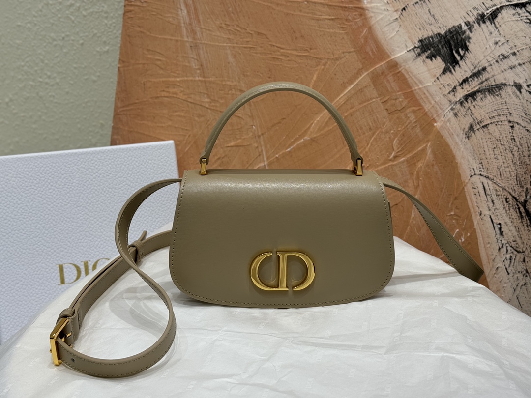 Dior Montaigne Avenue Bolsos de mano Albaricoque Oro retro Cuero de vaca Colección invierno Vintage