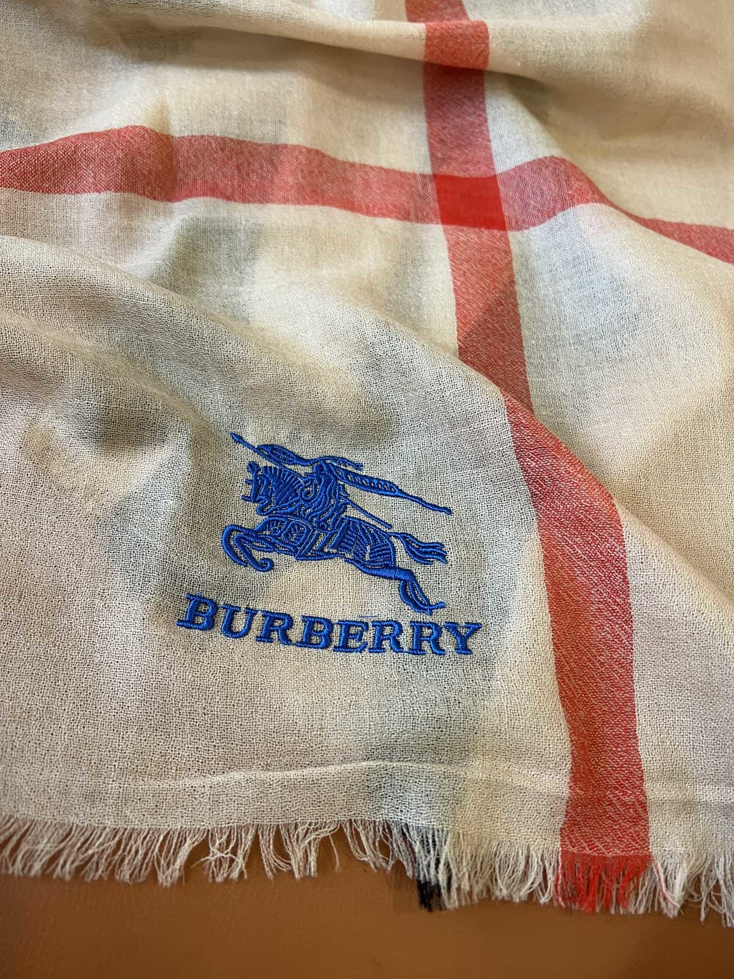 超值福利块️经典色!意外的惊喜️像极了婴儿的肌肤️burberry本年度最美山羊绒戒指绒极品️220支精