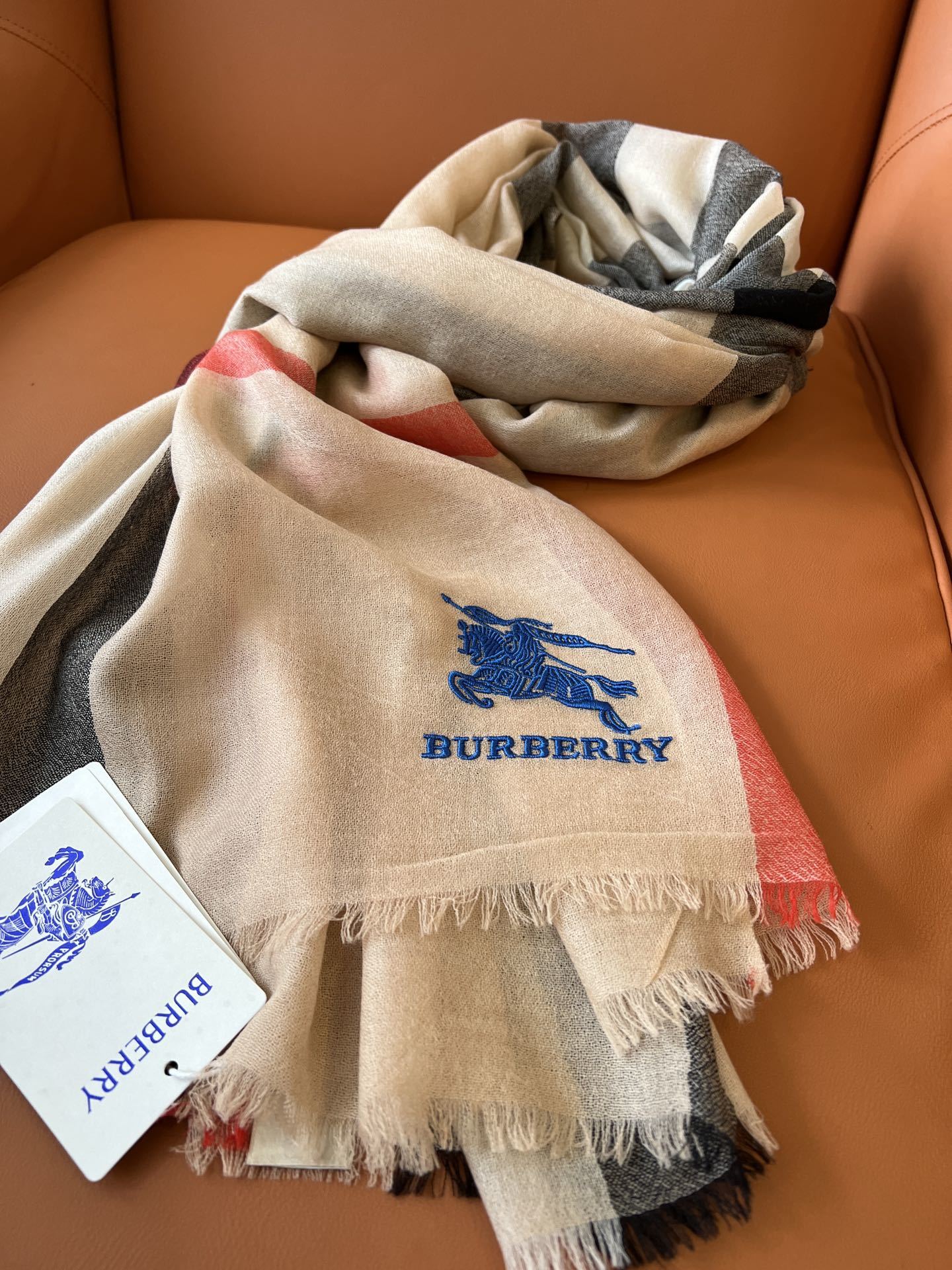 超值福利块️经典色!意外的惊喜️像极了婴儿的肌肤️burberry本年度最美山羊绒戒指绒极品️220支精