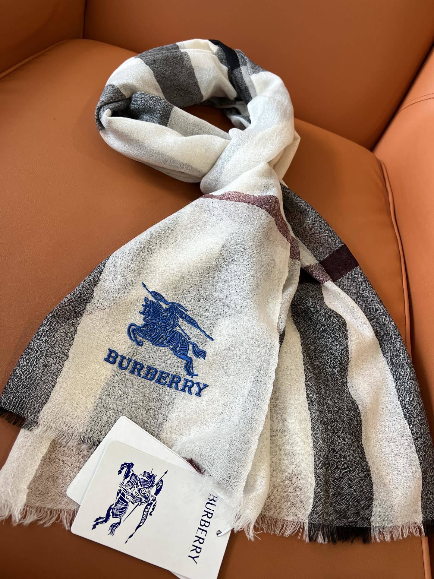超值福利块️象牙白色!意外的惊喜️像极了婴儿的肌肤️burberry本年度最美山羊绒戒指绒极品️220支