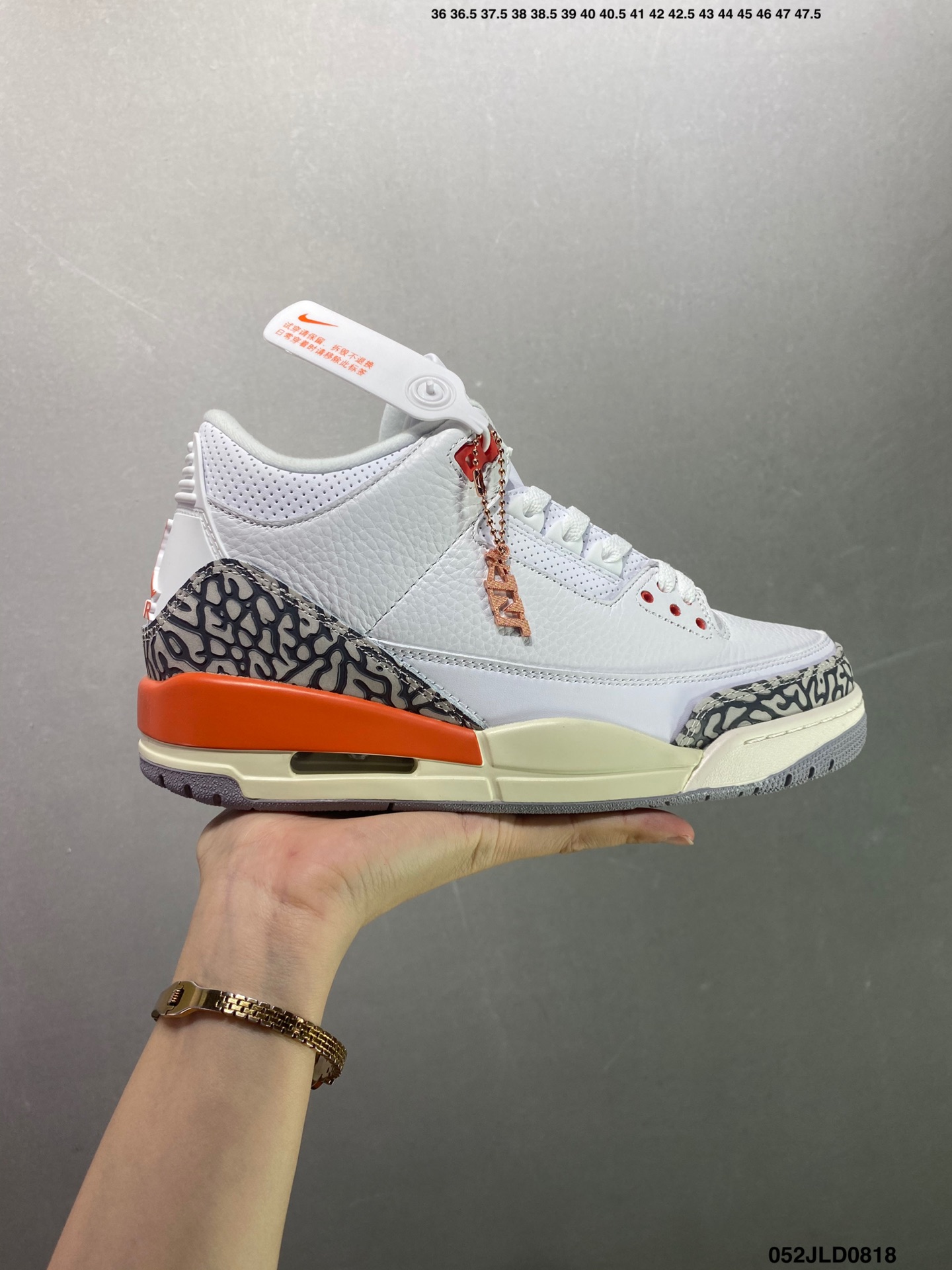 公司级✅Air Jordan 3 Retro 复刻白水泥 AJ3 Jordan3代 aj3 乔3 经典复刻白水泥 Jordan篮球鞋系列 鞋身以白色为主调，采用优质皮革材质搭配鞋头及后跟处的经典9