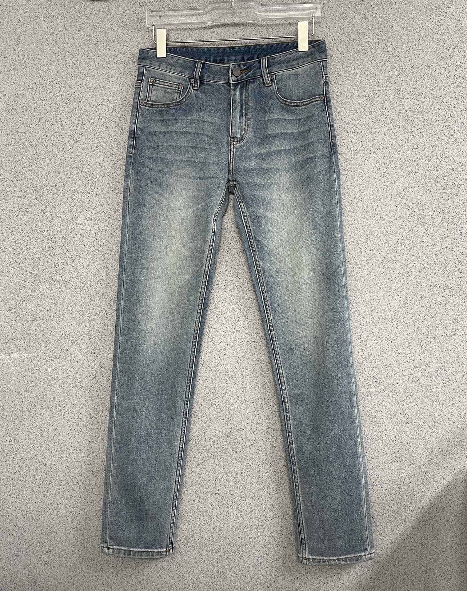 NO:140507,Four season medium-thick style men's jeans original original cloth original wash water!  Imported original wash elastic fabrics, complex handicrafts superimposed, any wash process will become a completely different color effect after a few more seconds, so it is more precious, especially long-lasting and odor-resistant... Use the best tannin elastic texture, genuine leather leather cards, high-quality metal accessories... to create a unique and original jeans style!  Original hardware accessories, super positive style, comfortable and breathable, extremely high grade, counter quality, and handsome upper body. Number of codes 29-38 35 37,,jeans,alexander wang19860909四季中厚款 男士牛仔裤原厂原布原洗水！进口原版水洗弹力面料,复杂的手工艺叠加,任何一个洗水环节多停留几秒都会变成完全不一样的颜色效果,所以越加珍贵,特别持久、耐味…… 选用上乘的丹宁弹力质感,真皮皮牌、高定的金属辅料……打造出独特及原创的牛仔裤款型！原版五金辅料,版型超正,舒适透气,档次极高,专柜品质,上身帅气十足. 码数29-38 35 37,,jeans,alexander wang,Men's clothing