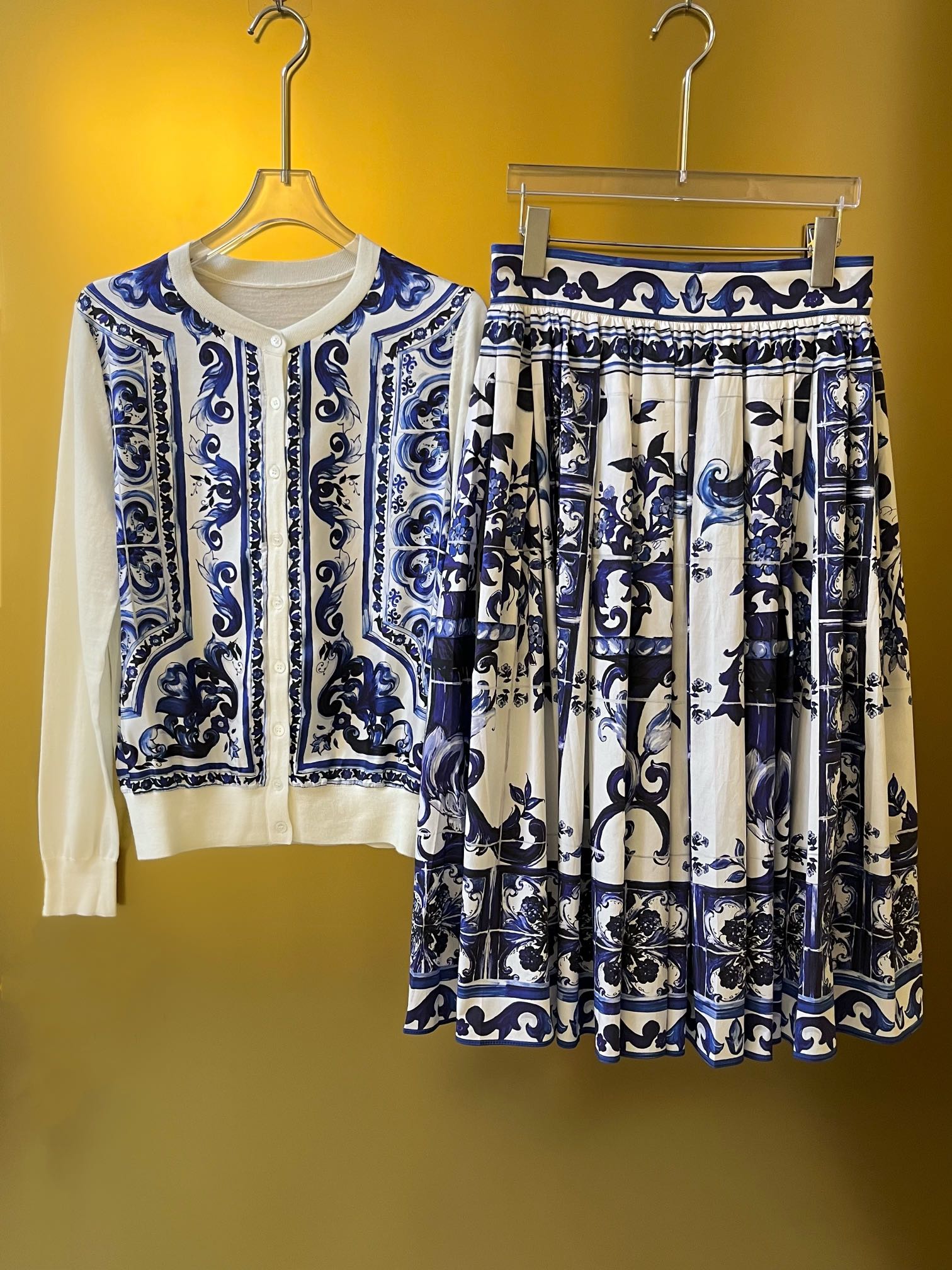 Wool One-Size Open Shirt with Original Twirl, Packaged DG – P644 Details. - 图片 1