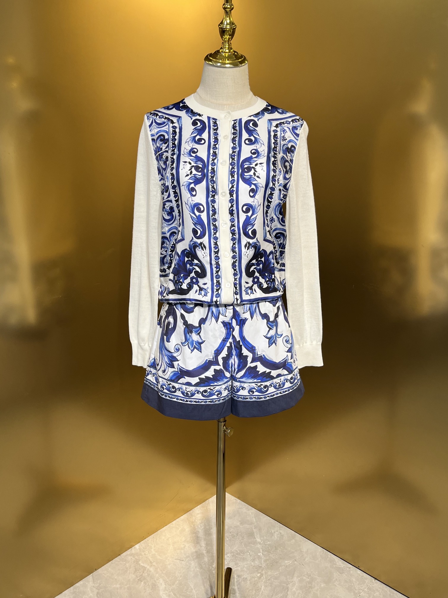 Wool One-Size Open Shirt with Original Twirl, Packaged DG – P644 Details. - 图片 6