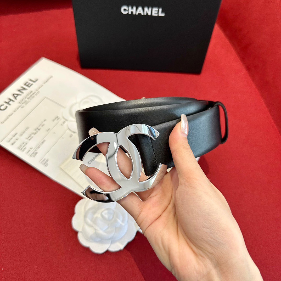 
CHANEL香奈儿女士时尚款，顶级品质，正品开模高端定制皮料五金，定制纯铜五金扣头，进口胎牛皮腰带 正