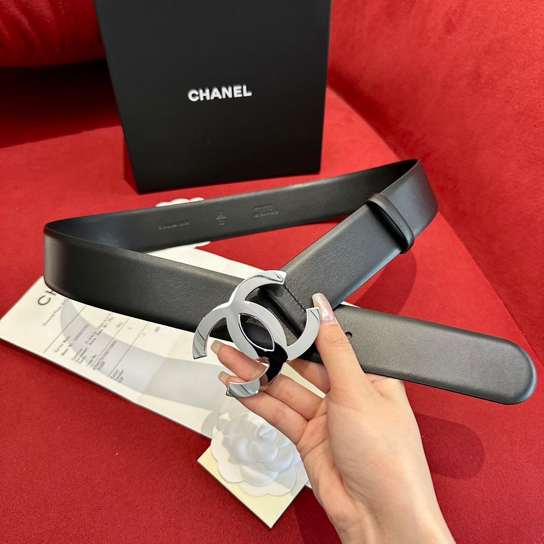 
CHANEL香奈儿女士时尚款，顶级品质，正品开模高端定制皮料五金，定制纯铜五金扣头，进口胎牛皮腰带 正