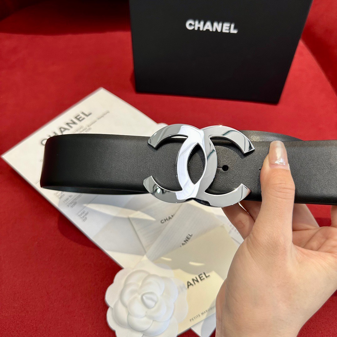 
CHANEL香奈儿女士时尚款，顶级品质，正品开模高端定制皮料五金，定制纯铜五金扣头，进口胎牛皮腰带 正