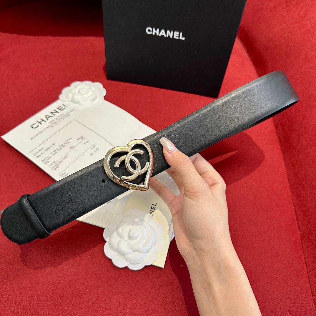 
CHANEL香奈儿女士时尚款，顶级品质，正品开模高端定制皮料五金，定制纯铜五金扣头，进口胎牛皮腰带 正