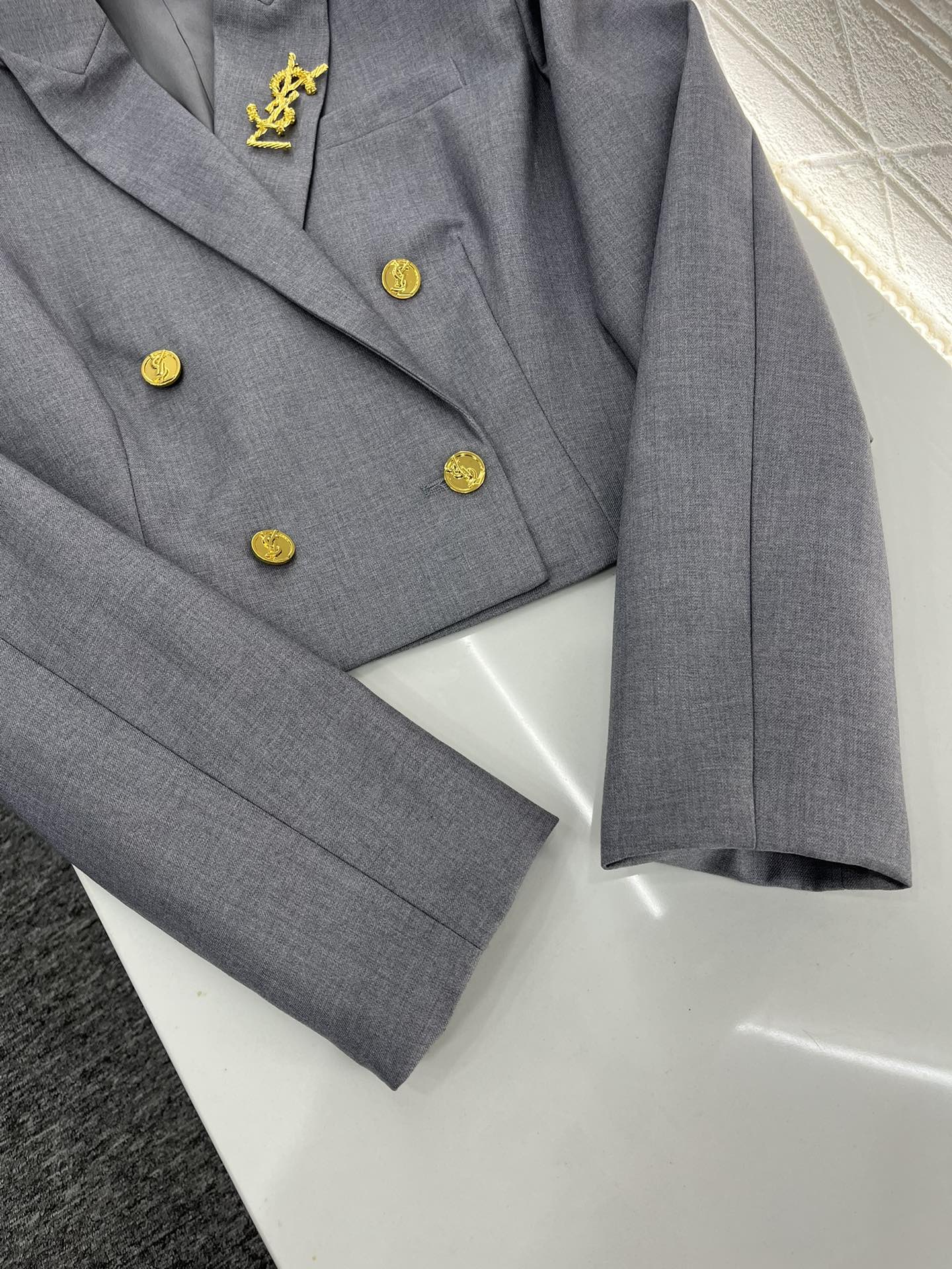 2024 Female Suit: Collar Pin Shorts, Stylish Double-Buttoned Coats, Custom Face Supplements - 图片 4