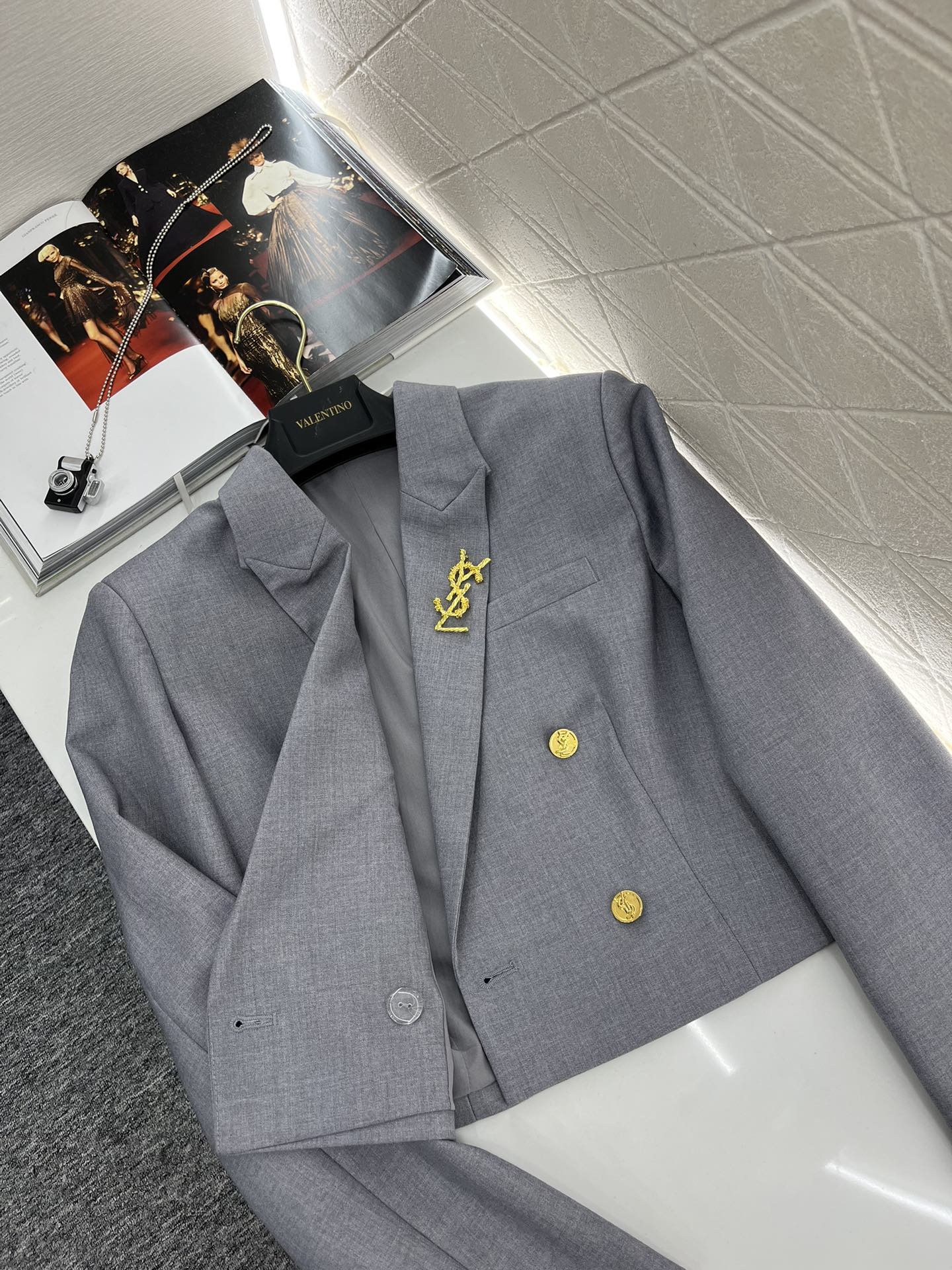 2024 Female Suit: Collar Pin Shorts, Stylish Double-Buttoned Coats, Custom Face Supplements - 图片 5