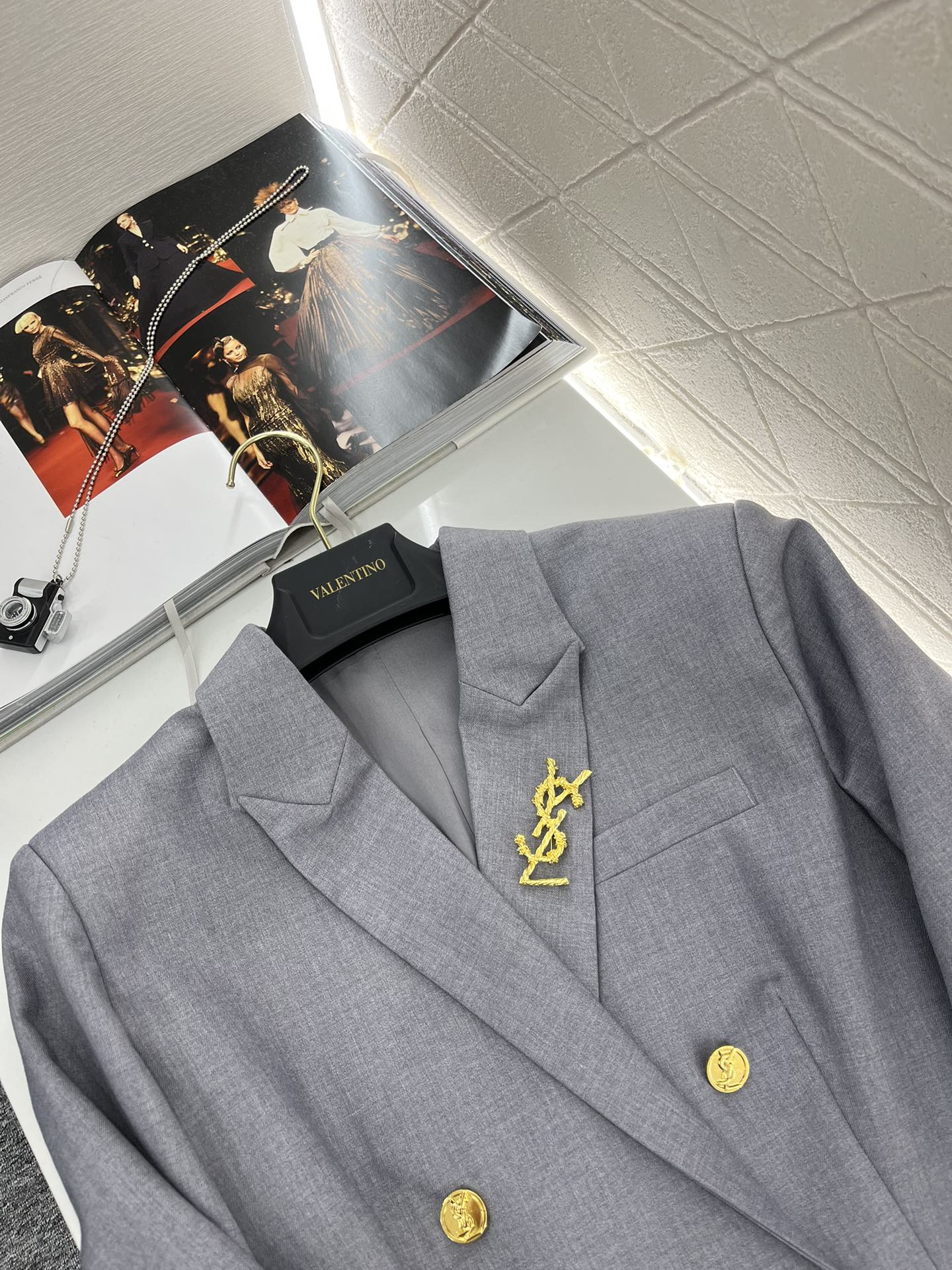 2024 Female Suit: Collar Pin Shorts, Stylish Double-Buttoned Coats, Custom Face Supplements - 图片 3