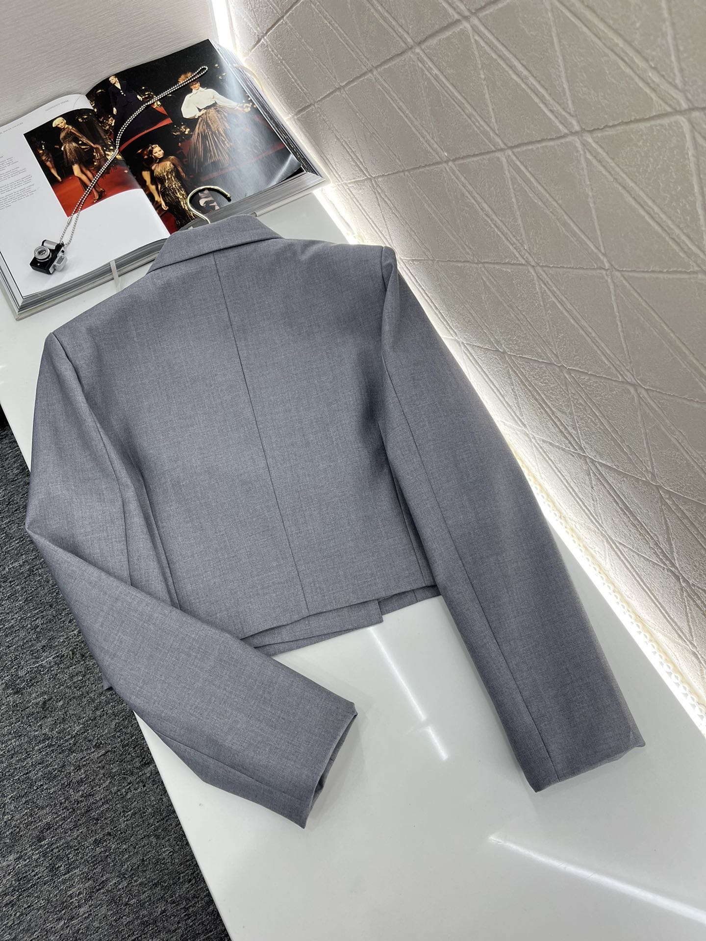 2024 Female Suit: Collar Pin Shorts, Stylish Double-Buttoned Coats, Custom Face Supplements - 图片 2