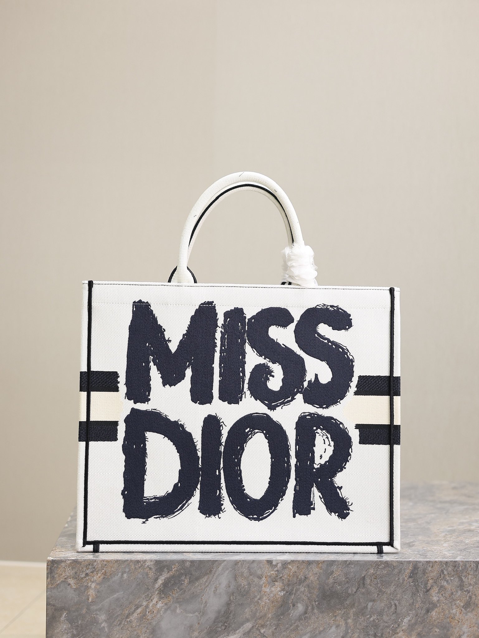 Dior Book Tote Haut
 Sacs À Main Sacs Cabas Graffiti Blanc Broderie de fleurs Fashion