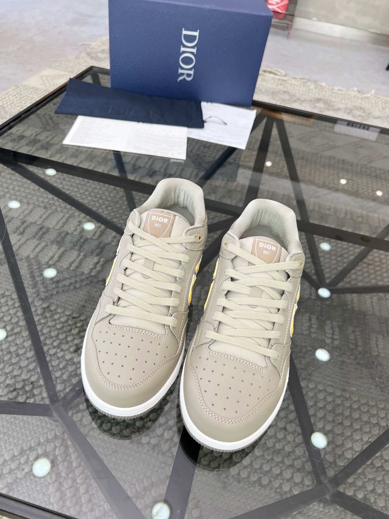 NO:219637,Brand DIOR color original color matching, code number 39-45 customized 46.47 price Material Dior B57 counter new autumn and winter joint-branded men's casual shoes!  D-home men's boots combine exquisite craftsmanship and elegant temperament, making them an ideal item for creating casual styles, printed splicing. The boots are decorated with decorative laces, durable rubber concave soles, reinforced heels and toe, and the sides are decorated with Dior AND SHAWN logo patches!  A must-have item for autumn and winter, buy fashionable essence quickly!  ,Dior casual shoes,dior,dior,dior,boots19860909品牌DIOR 颜色原版配色 码数39-45定做46.47 价格 材质迪奥B57专柜新品秋冬联名款男士休闲鞋！D家男装靴子将精湛工艺与优雅气质合二为一,是打造休闲造型的理想单品,印花拼接.靴子采用装饰性鞋带,采用耐穿的橡胶凹凸鞋底及加强型鞋跟和鞋头,侧面饰以 Dior AND SHAWN 标志补丁装饰！秋冬必备单品,时髦精快快入手吧！,Dior休闲鞋,dior,dior,dior,boots,Men's shoes