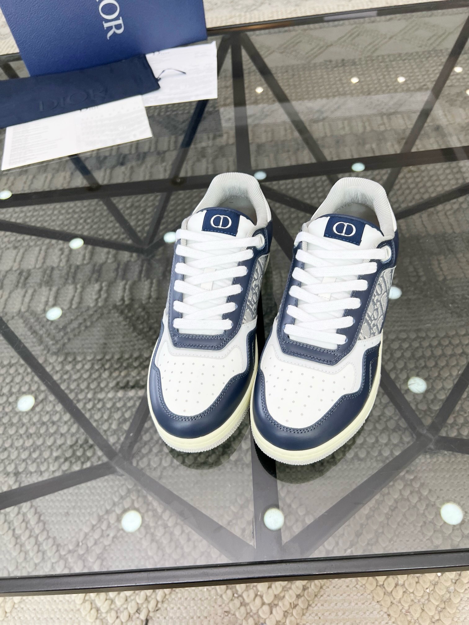 NO:218930,Brand DIOR color original color matching, code number 39-45 customized 46.47 price Material Dior B57 counter new autumn and winter joint-branded men's casual shoes!  D-home men's boots combine exquisite craftsmanship and elegant temperament, making them an ideal item for creating casual styles, printed splicing. The boots are decorated with decorative laces, durable rubber concave soles, reinforced heels and toe, and the sides are decorated with Dior AND SHAWN logo patches!  A must-have item for autumn and winter, buy fashionable essence quickly!  ,Dior casual shoes,dior,dior,dior,boots19860909品牌DIOR 颜色原版配色 码数39-45定做46.47 价格 材质迪奥B57专柜新品秋冬联名款男士休闲鞋！D家男装靴子将精湛工艺与优雅气质合二为一,是打造休闲造型的理想单品,印花拼接.靴子采用装饰性鞋带,采用耐穿的橡胶凹凸鞋底及加强型鞋跟和鞋头,侧面饰以 Dior AND SHAWN 标志补丁装饰！秋冬必备单品,时髦精快快入手吧！,Dior休闲鞋,dior,dior,dior,boots,Men's shoes