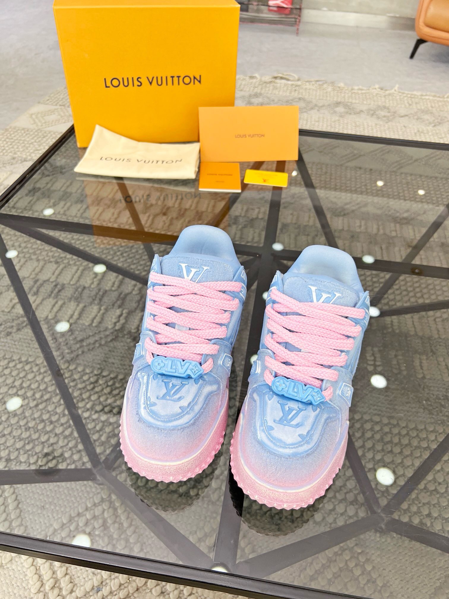NO:217246,Brand LOUIS VUITTON original color matching, 35-45 couples price, material, new Louis Vuitton style, casual shoes!  High-quality catwalk style This pair of 