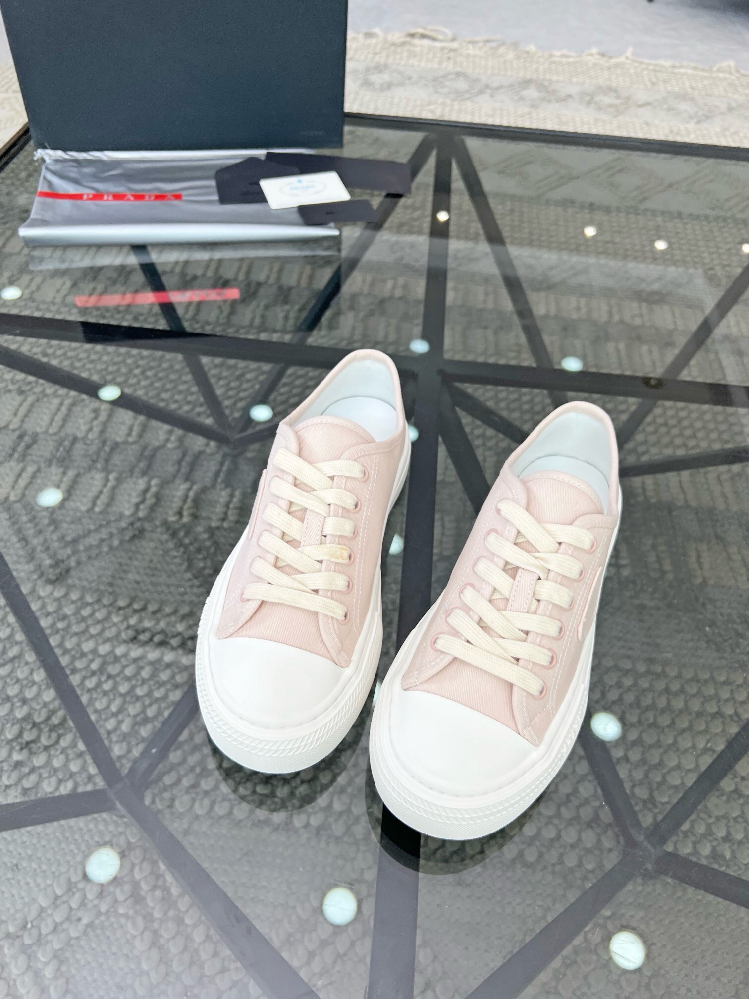 NO:219159,Brand P R A D A Color Original Color Pair Number 39-44 Customized 38.45 Price Material Prada New Product Original Single-Custom Low-top Casual Sports Shoes!  The upper is made of original canvas and cowhide inner lining. The original molded sole of cowhide is made of high quality. Prada, prada, sneakers, cowhide19860909品牌P R A D A 颜色原版配色 码数39-44定做38.45 价格 材质普拉达新品原单货低帮休闲运动鞋！鞋面采用原版帆布搭配牛皮内里 牛皮垫脚原版开模大底、高品质值得拥有,普拉达,prada,sneakers,cowhide,Men's shoes