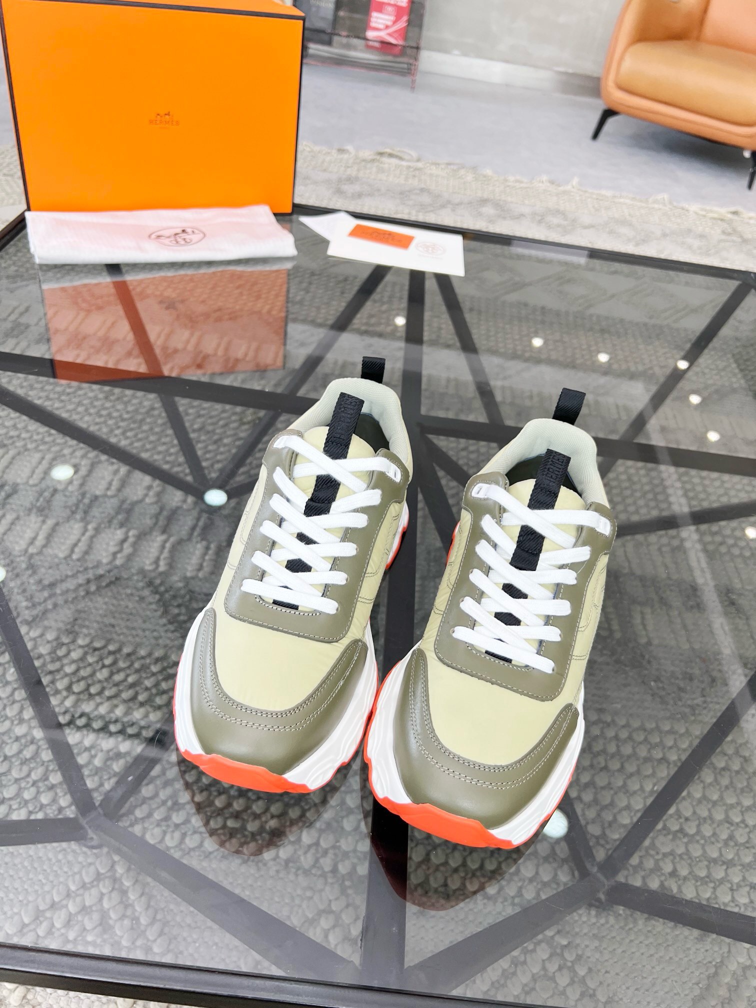 NO:217361,Brand HERMES original color matching, size 38-44 customized 45.46 price, new Hermes style, boutique sports shoes, original upper, fly woven fabric, mesh inner lining, cowhide footbed style, full dynamic original Hermes comfortable sole, simple and generous sports and leisure, Hermes casual shoes, hermes, hermes, sneakers, cowhide19860909品牌HERMES 颜色原版配色 码数38-44定做45.46 价格 材质爱马仕新款 精品运动鞋 鞋面原版飞织布面打造网布内里 牛皮垫脚版型时尚 动感十足原版 爱马仕舒适大底 简洁大方运动休闲,爱马仕 休闲鞋,hermes,hermes,sneakers,cowhide,Men's shoes