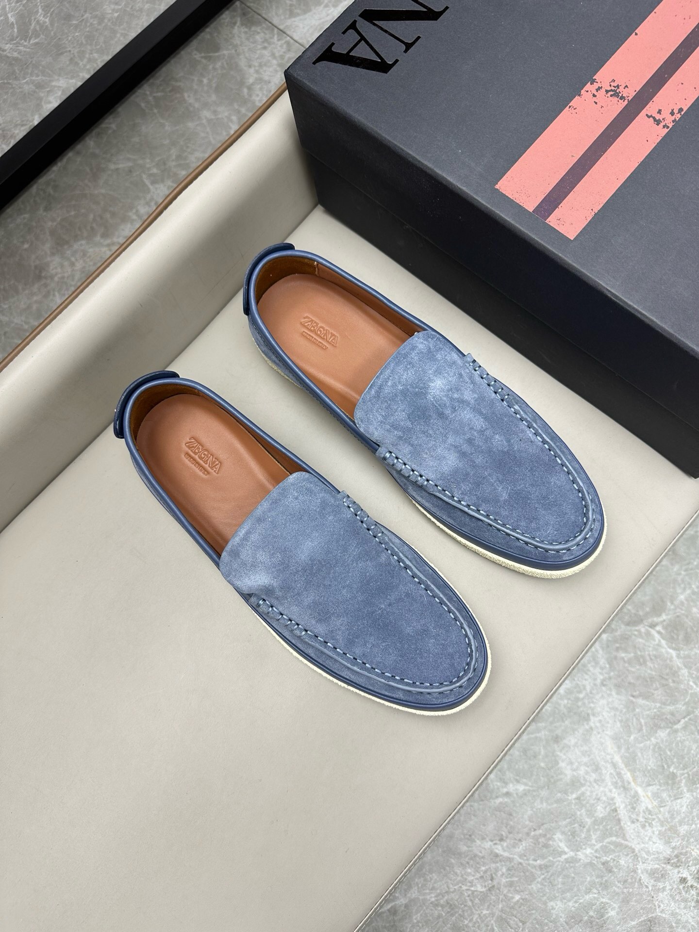 NO:219028,Brand Zegna color original color matching 39-44 customized 38.45. Price Material Zegna new model Men's casual upper uses imported original cowhide cowhide inner cowhide foot pad original single quality leather texture extremely strong comfortable and breathable   original Zegna open mold custom sole market highest quality, Zegna casual shoes, zegna, cowhide19860909品牌Zegna 颜色原版配色 码数39-44定做38.45. 价格 材质杰尼亚新款 男士 休闲鞋面采用进口原版牛皮牛皮内里 牛皮垫脚原单品质皮质感极强舒适透气 原版Zegna开模定制大底市场最高品质,杰尼亚 休闲鞋,zegna,cowhide,Men's shoes