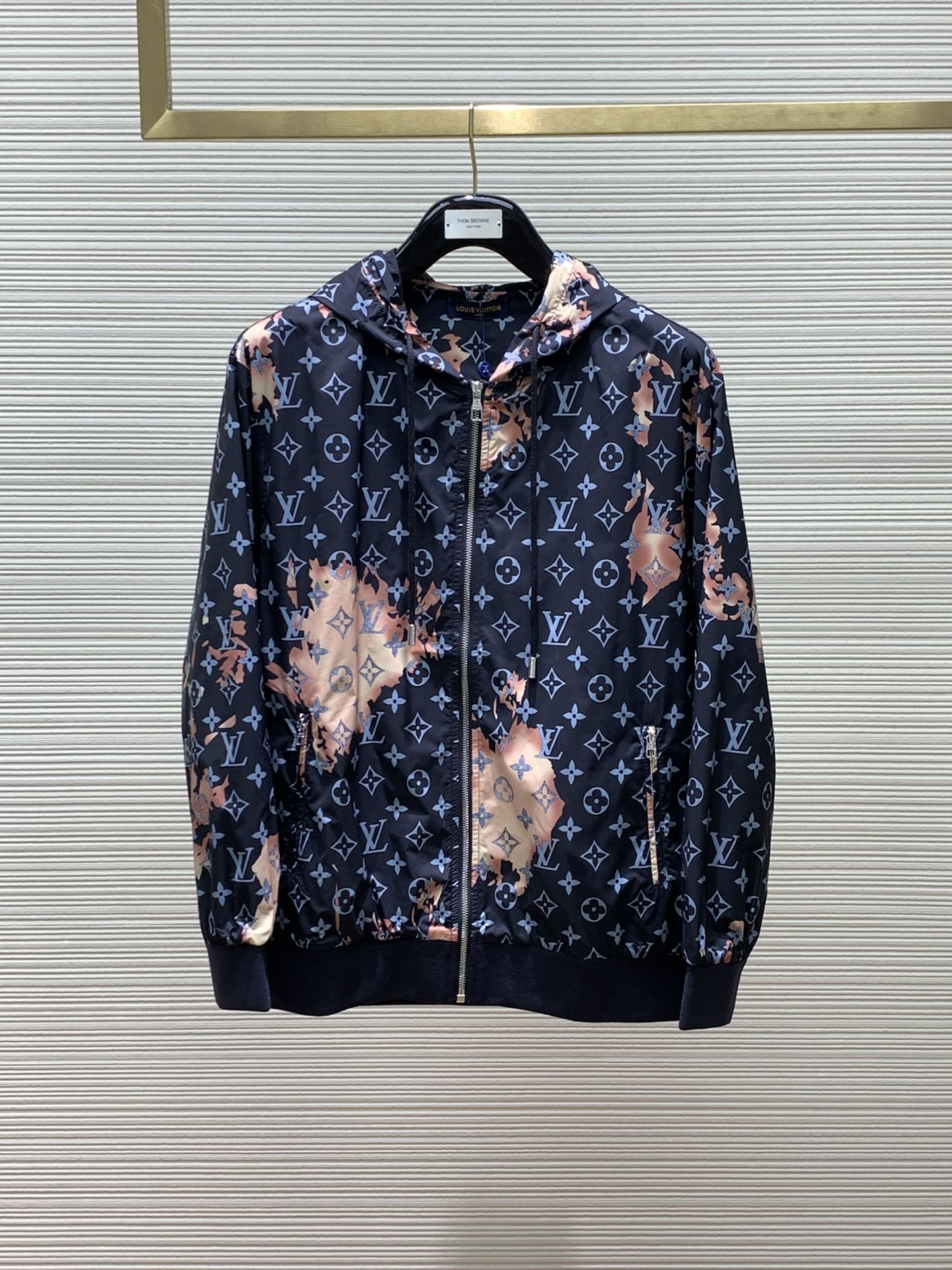 Shop Now
 Louis Vuitton Clothing Coats & Jackets Luxury Cheap Replica
 Embroidery Fall Collection Fashion Hooded Top