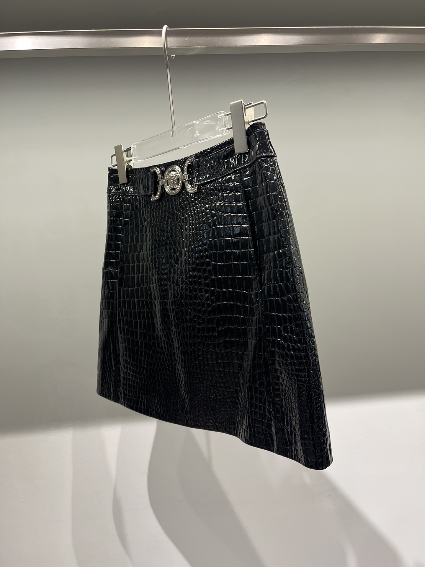 P989 One-Size-Fits-All Croc-Skin Dress with Small “A” Short for Long Legs - 图片 7