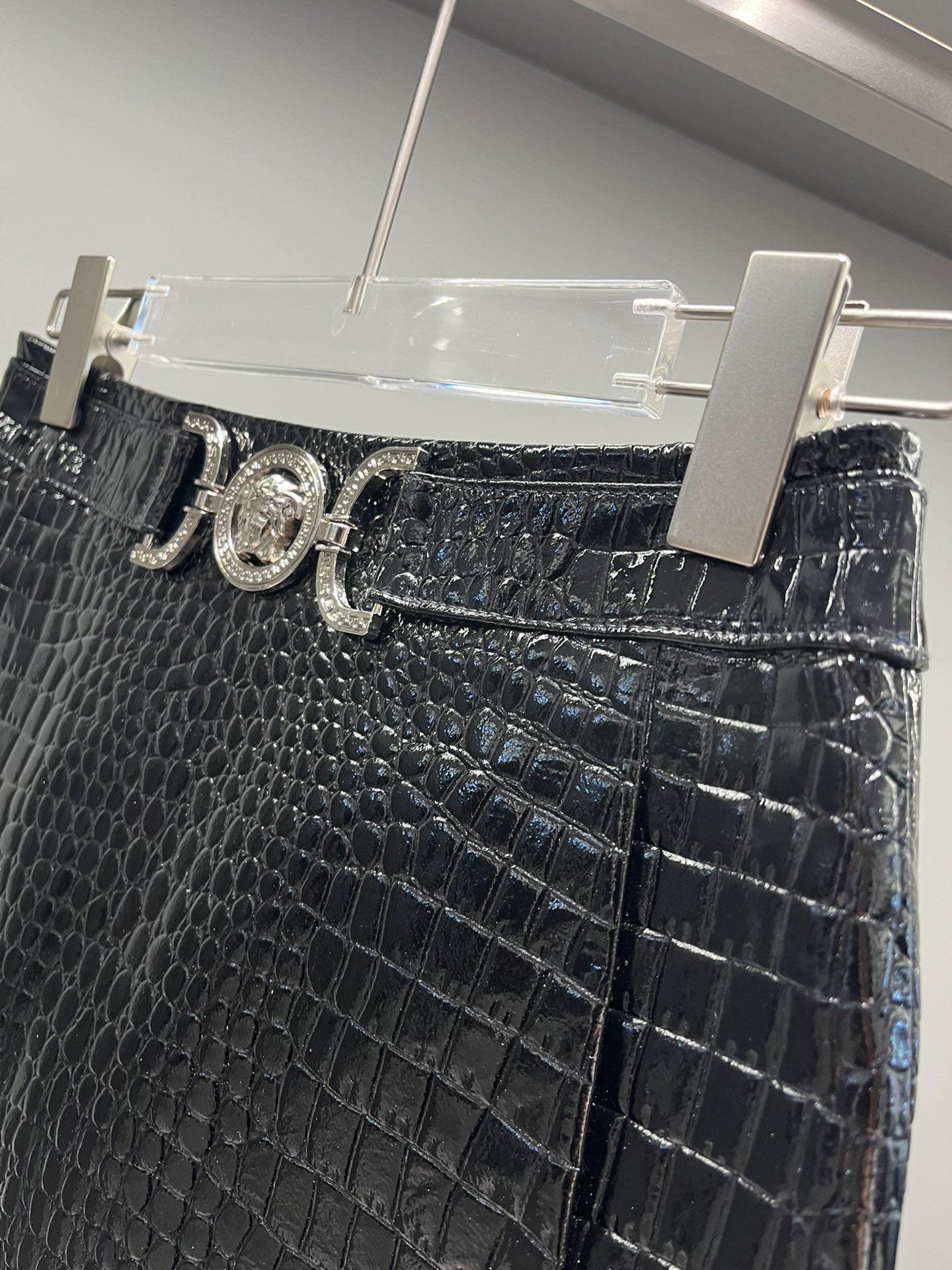 P989 One-Size-Fits-All Croc-Skin Dress with Small “A” Short for Long Legs - 图片 6