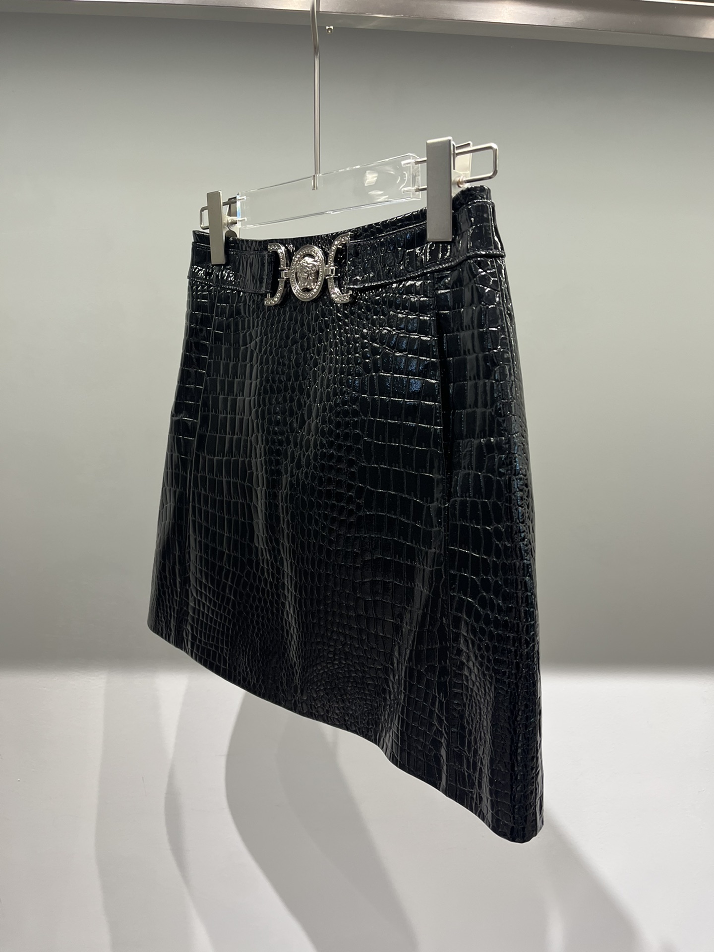 P989 One-Size-Fits-All Croc-Skin Dress with Small “A” Short for Long Legs - 图片 5