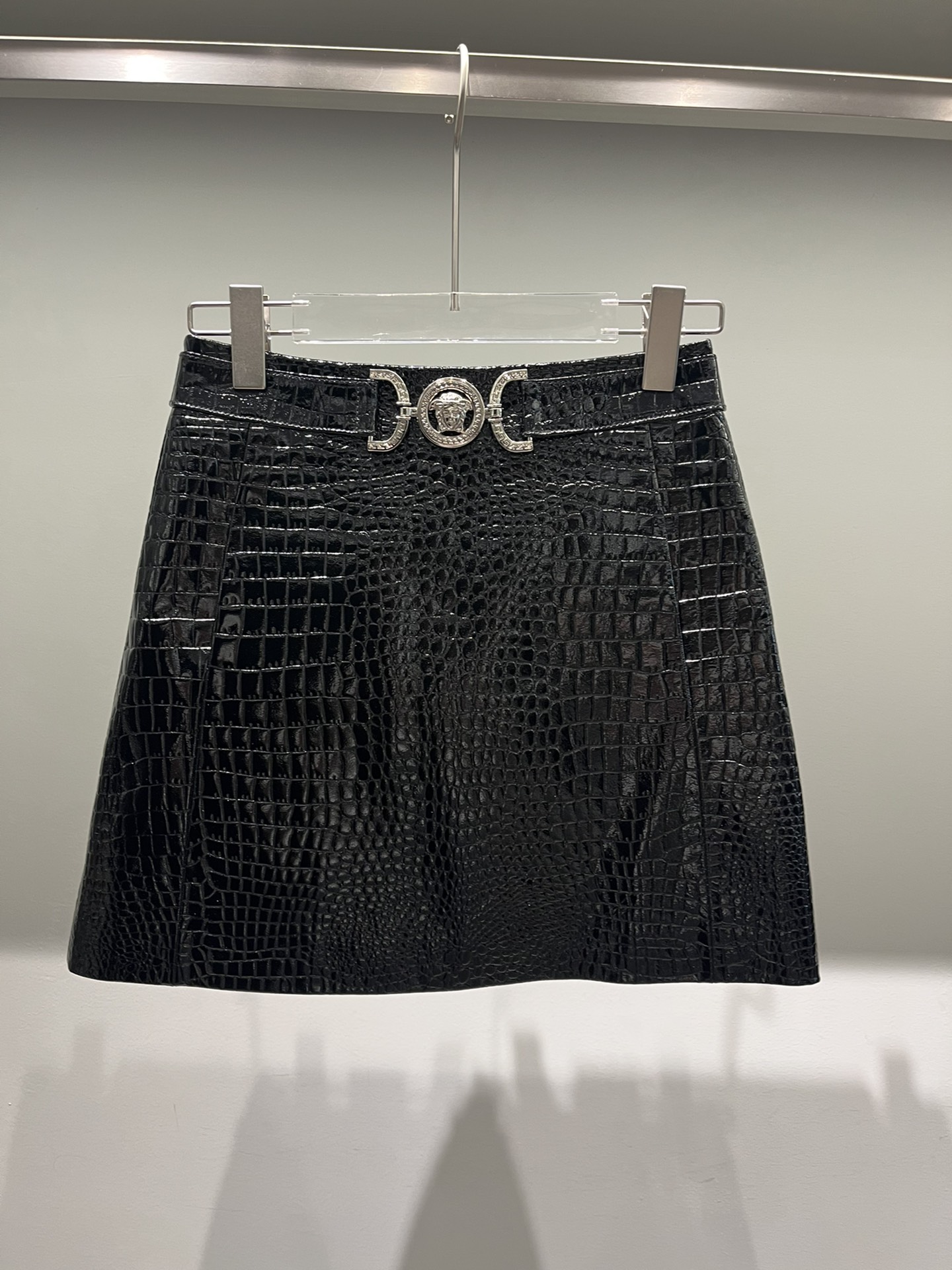 P989 One-Size-Fits-All Croc-Skin Dress with Small “A” Short for Long Legs - 图片 1