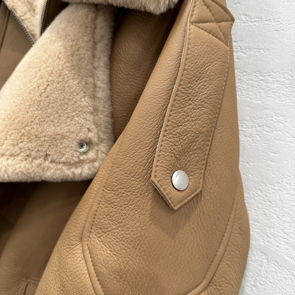 High-end Women’s Clothing with Dustproof Bags: Punk Windmill Autumn/Winter Collection - 图片 5