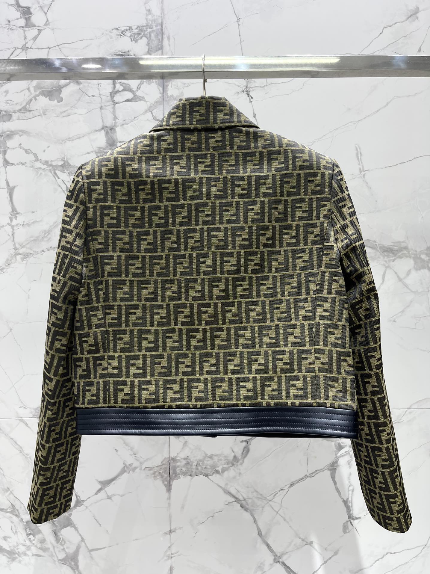 “Fendace Series: Versac x Fend Joint Female Suit with Vance Metallogo Buttons” - 图片 9