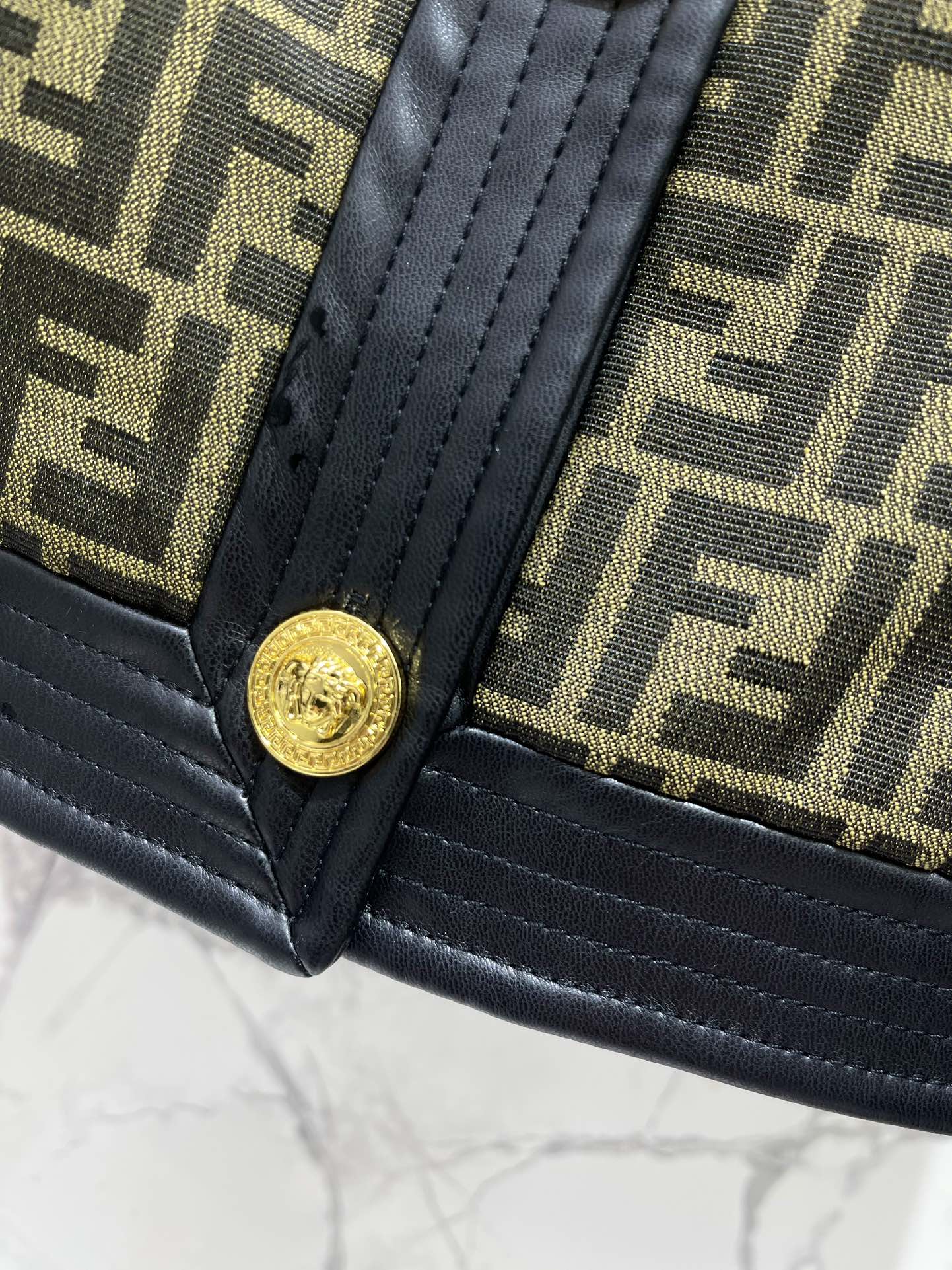 “Fendace Series: Versac x Fend Joint Female Suit with Vance Metallogo Buttons” - 图片 5