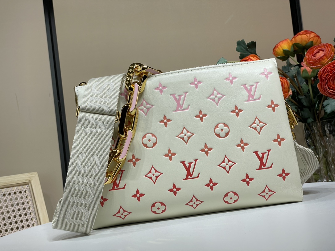 Louis Vuitton LV Coussin Sacs À Main Couleur abricot rose Imprimé Empreinte​ La chaîne M57790