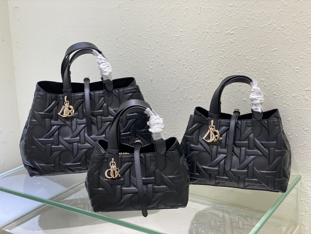 Dior Bolsos de mano Negro