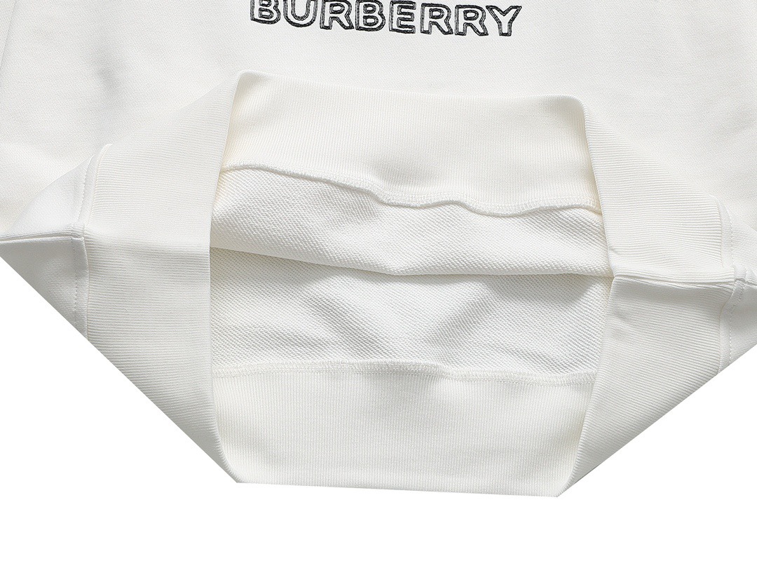 巴宝莉/Burberry 秋冬新品 经典战马字母刺绣圆领卫衣