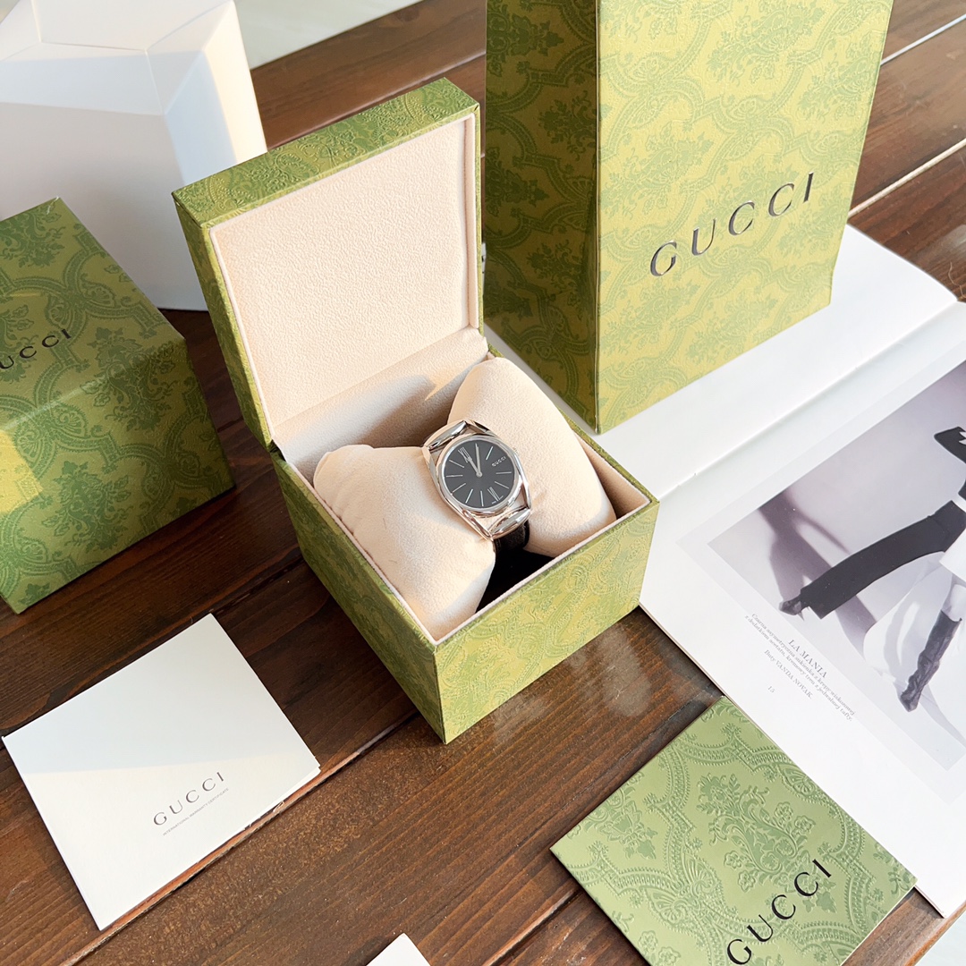 Часы Gucci