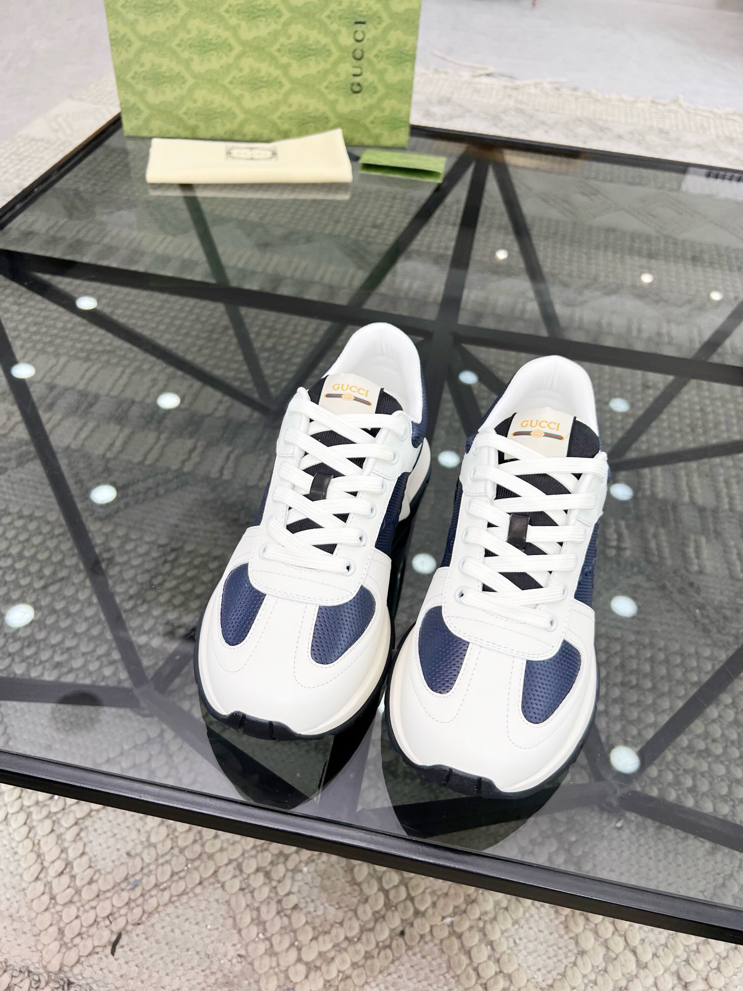 NO:217808,Brand G U C C I Color Original Color Code Number 38-44 Standard Code Price Material Guqi Top-notch · Original Individual Product!  Premium and trendy men's sports and casual shoes!  A unique personality!  The upper is made of imported cowhide with Guqi printed logo spliced ​​cowhide inner lining. The original molded sole is high-quality and worthy of possession. Guqi casual shoes, cowhide19860909品牌G U C C I 颜色原版配色 码数38-44标准码 价格 材质古奇顶级·原单货！精品好货潮男运动休闲鞋！与众不同的个性！鞋面采用进口牛皮搭配古奇印花logo拼接牛皮内里 原版开模大底、高品质值得拥有,古奇 休闲鞋,cowhide,Men's shoes