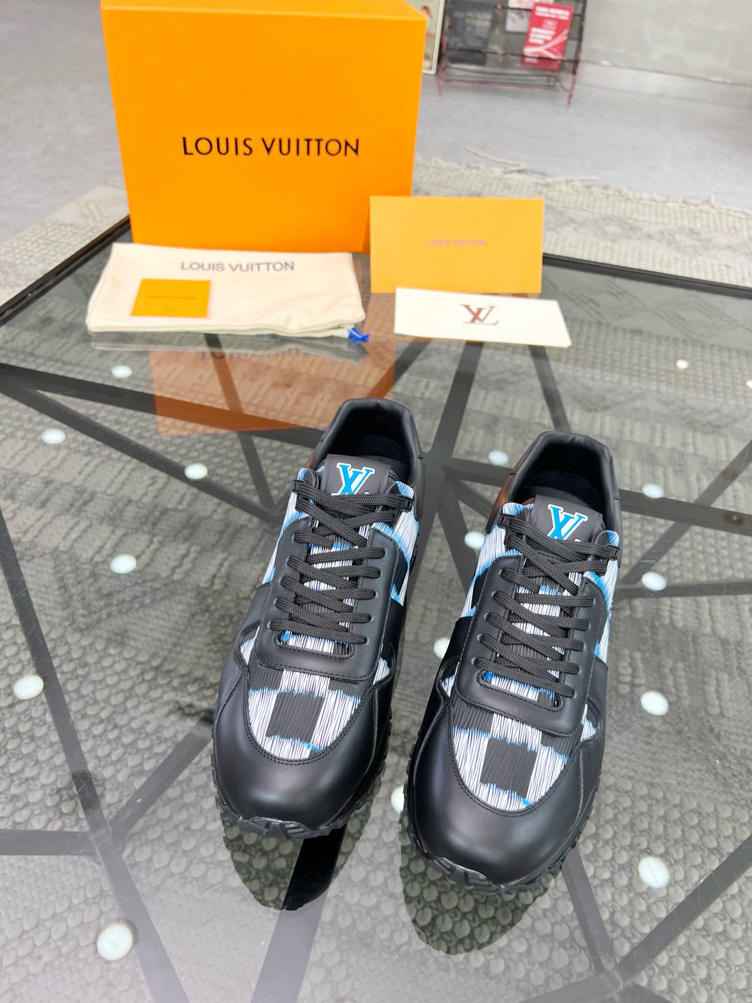 NO:219679,Brand LOUIS VUITTON original color matching code number 39-44 customized 38.45 price Material new Louis Vuitton casual shoes!  Original single-quality Labon craft upper is made of soft cowhide splicing, cowhide inner style is fashionable, simple and atmospheric original outsole, Louis Vuitton, louis vuitton, louis vuitton, cowhide19860909品牌LOUIS VUITTON 颜色原版配色 码数39-44定做38.45 价格 材质路易威登新款 休闲鞋！原单品质拉邦工艺鞋面采用柔软牛皮拼接 牛皮内里版型时尚 简单大气原版大底,路易威登,louis vuitton,louis vuitton,cowhide,Men's shoes
