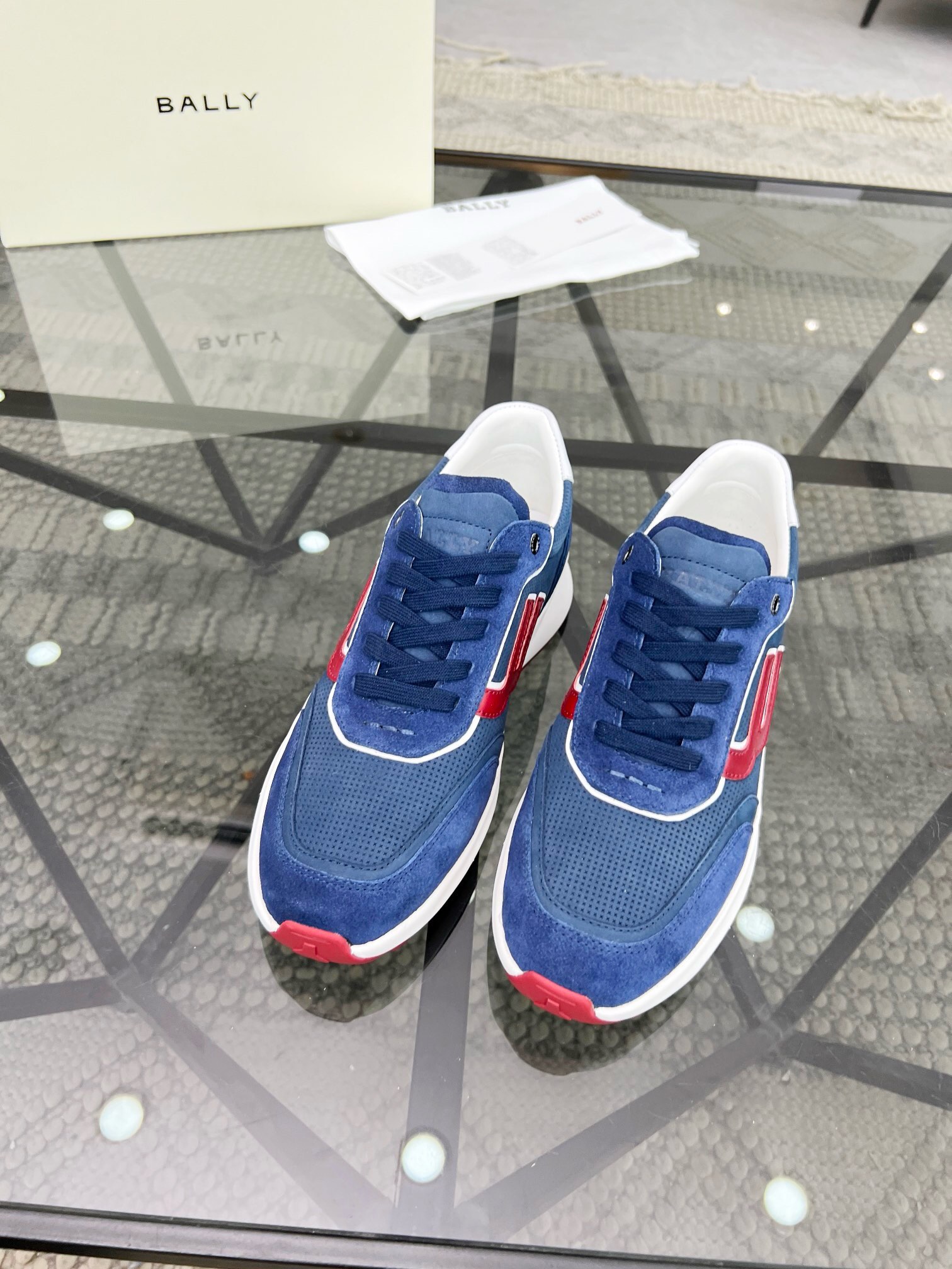 NO:218870,Brand B A L L Y original color matching Size 39-44 Custom made 38.45 Price Material Bally new men's classic casual shoes Simple atmospheric and super high-quality style Select top layer cowhide with fabric and luxurious cowhide inner smooth lines light and comfortable original wear-resistant ultra-light sole, Bally casual shoes, ballly, cowhide19860909品牌B A L L Y 颜色原版配色 码数39-44定做38.45 价格 材质巴利新款男士 经典休闲鞋简约大气超高逼格选用头层牛皮搭配面料搭配奢华牛皮内里流畅线条轻便舒适原版 耐磨超轻大底,巴利 休闲鞋,bally,cowhide,Men's shoes