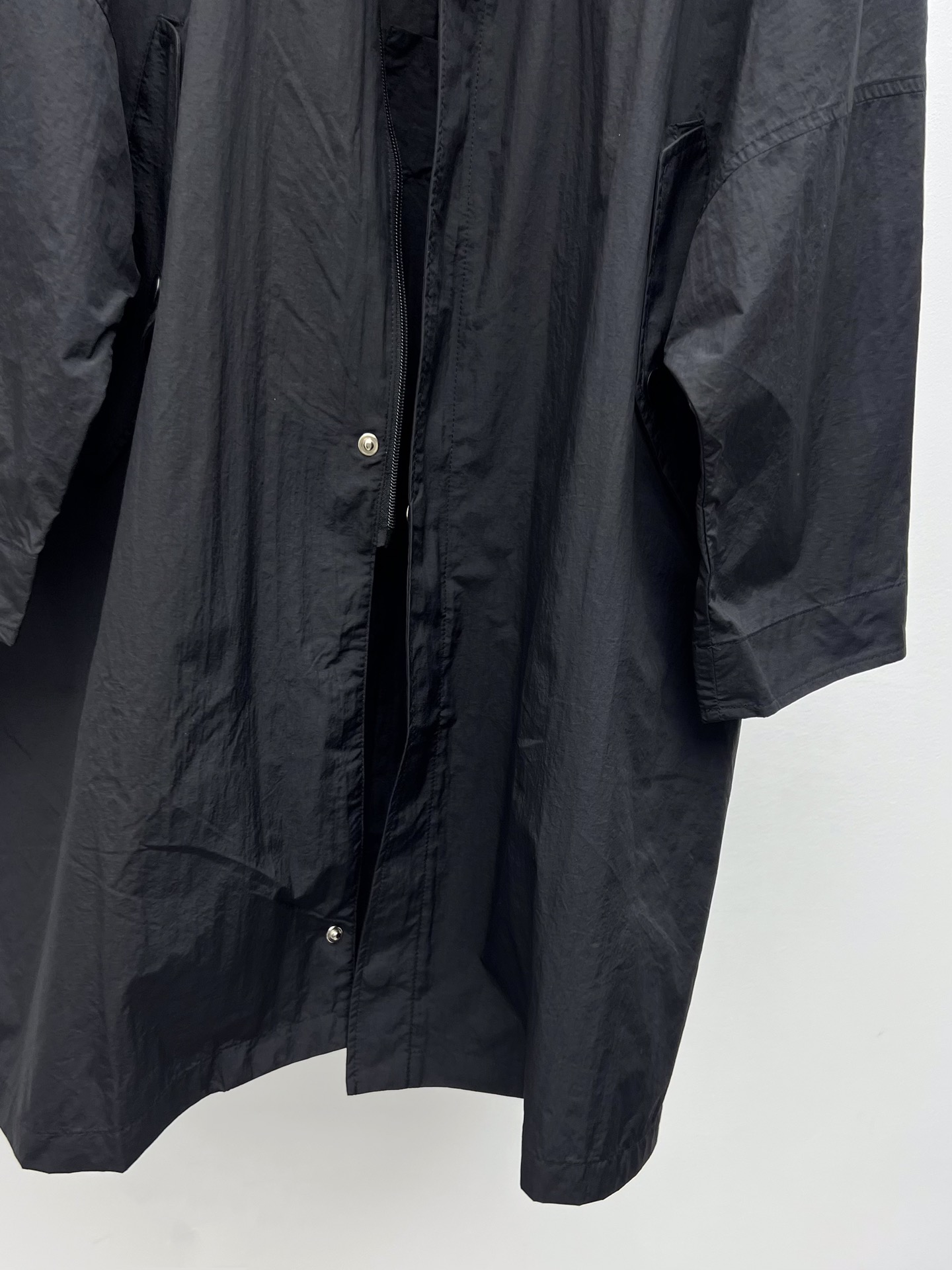 “Retro Maison Margiela Windsuit: Pragmatic Single-Size Female Suit with Bat Sleeves” - 图片 5