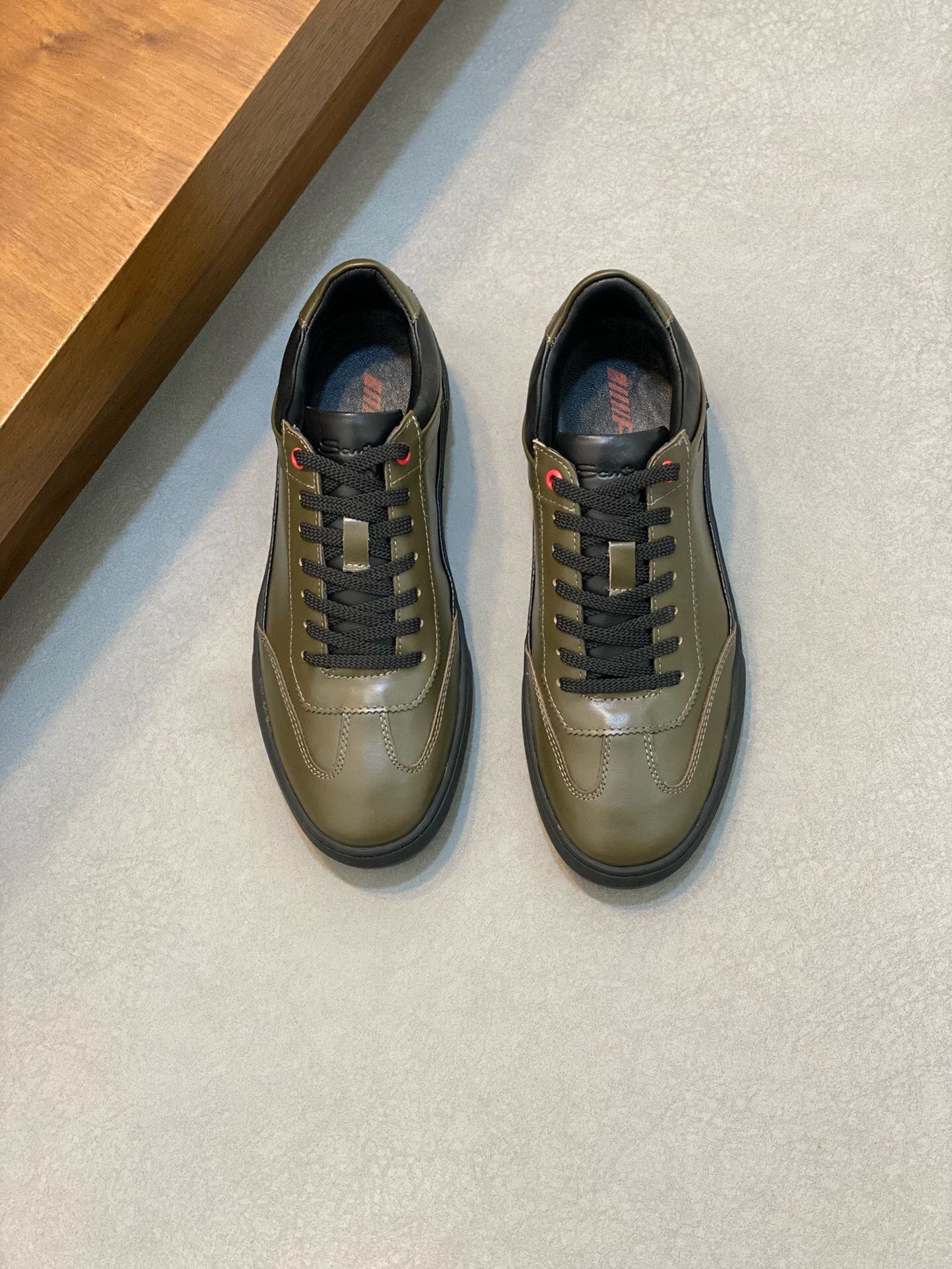 NO:217252,Brand Santoni original color matching Size 39-44 Custom made 38.45 Price Material Santoni Italian men's handmade calfskin casual shoes Pure handmade shoe brand, each pair of shoes is simple and classic, using 