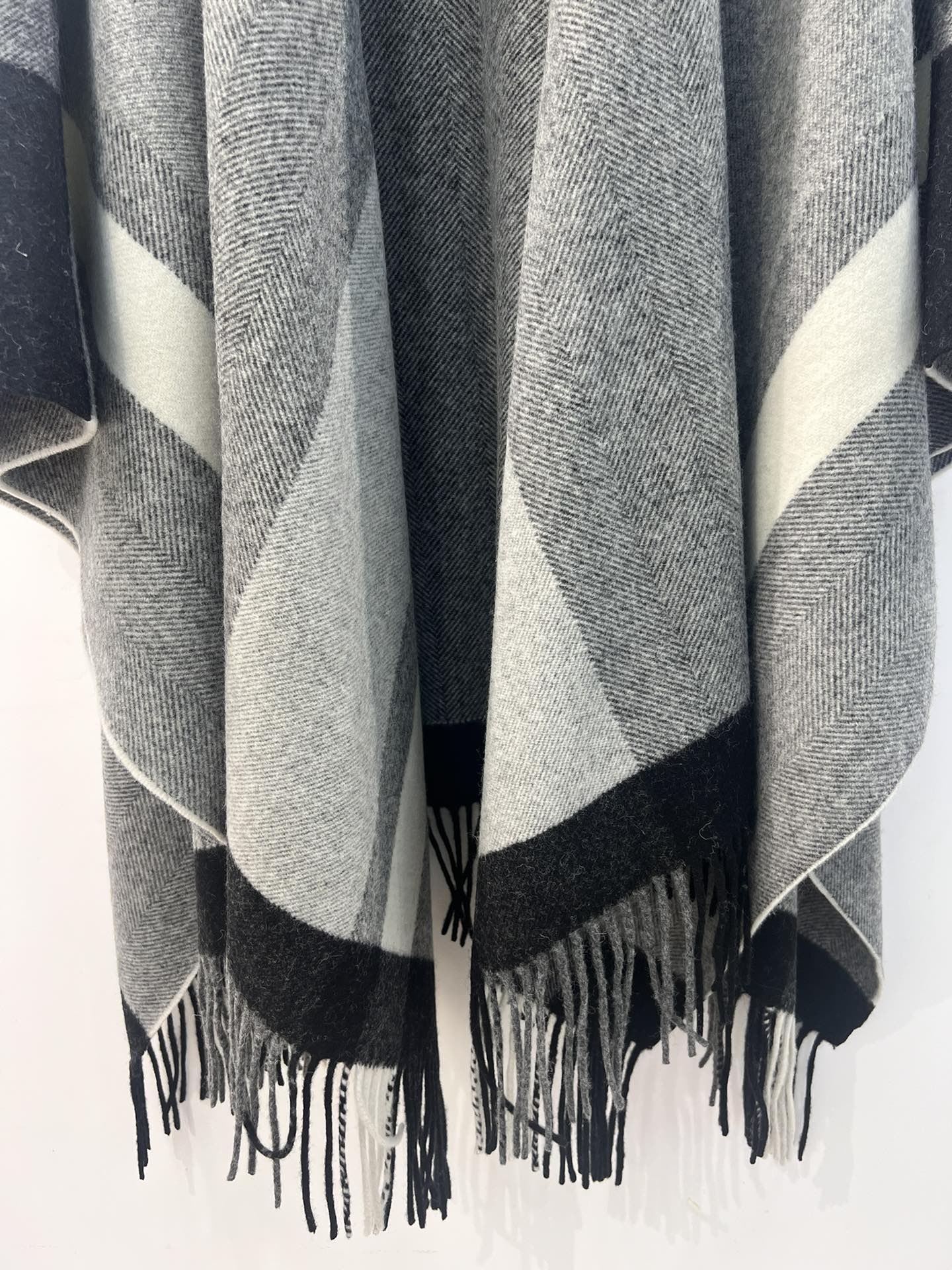 💟CELINE 臻品推荐，【▪️同步专柜！条纹面料图案丝毛斗篷披肩！！】秋冬新款！亲妈价格给力推荐！造型